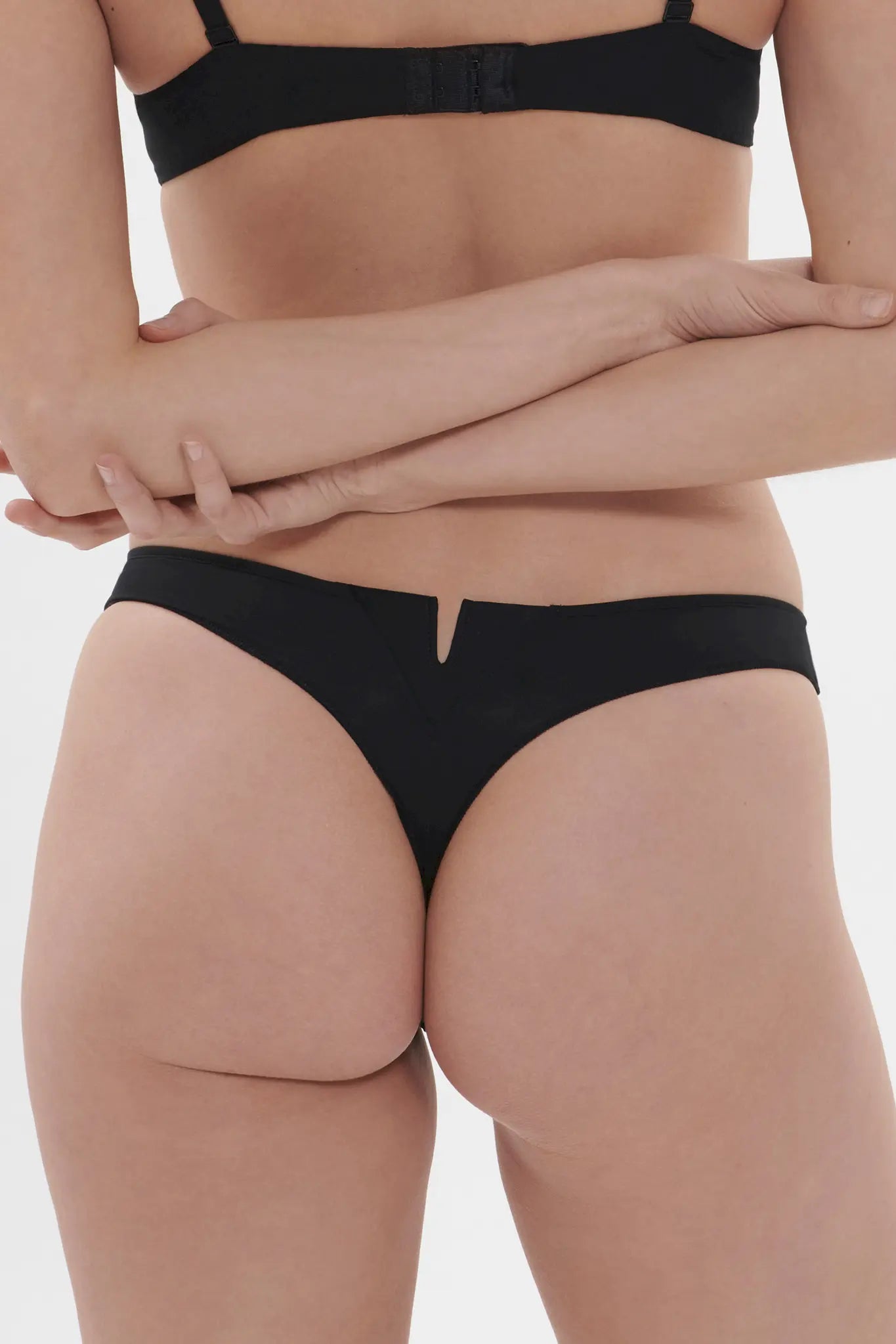 String aus der Dessous-Serie SAGA von der Marke Simone Perele, Farbe: schwarz, Rückansicht