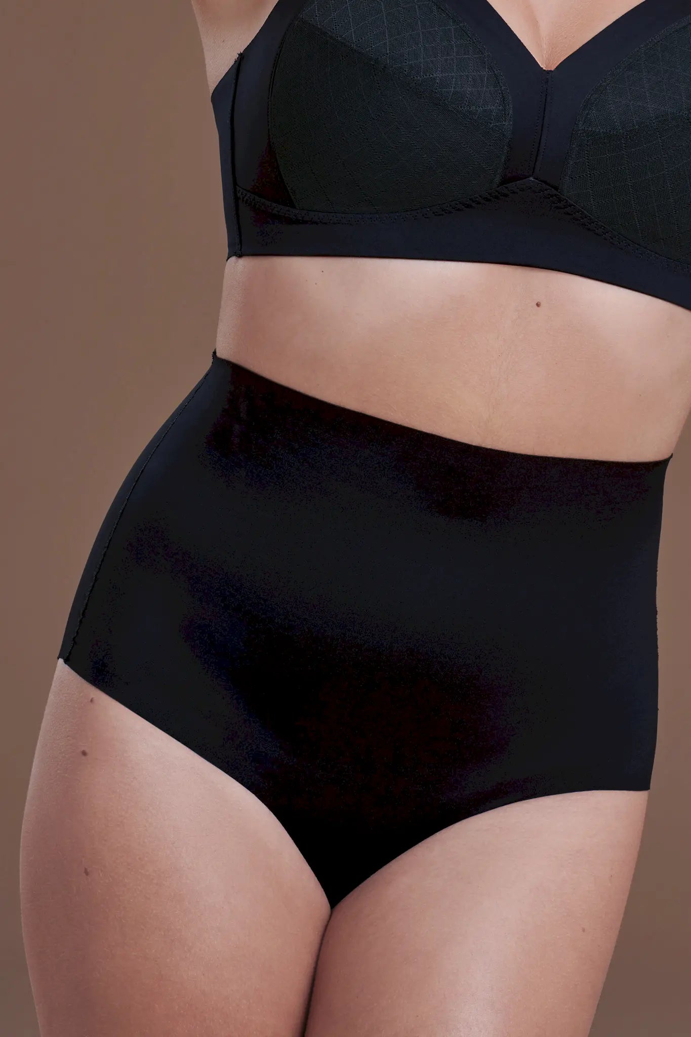 Miederslip aus der Shapewear-Serie BEAUTY SHAPER von von der Marke Anita, Farbe: schwarz, Vorderansicht