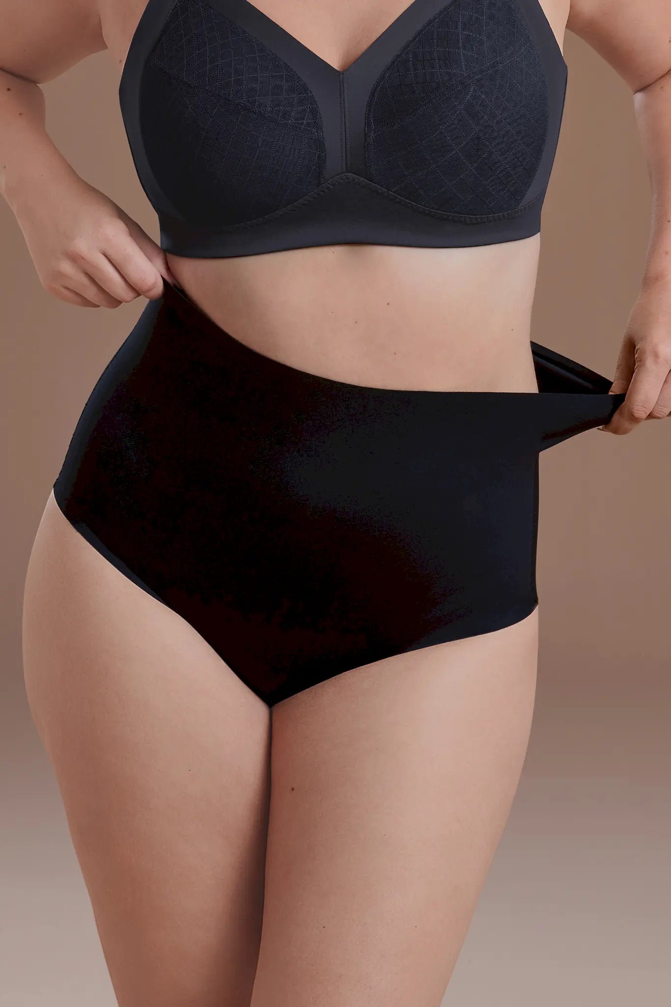 Miederslip aus der Shapewear-Serie BEAUTY SHAPER von von der Marke Anita, Farbe: schwarz, Vorderansicht