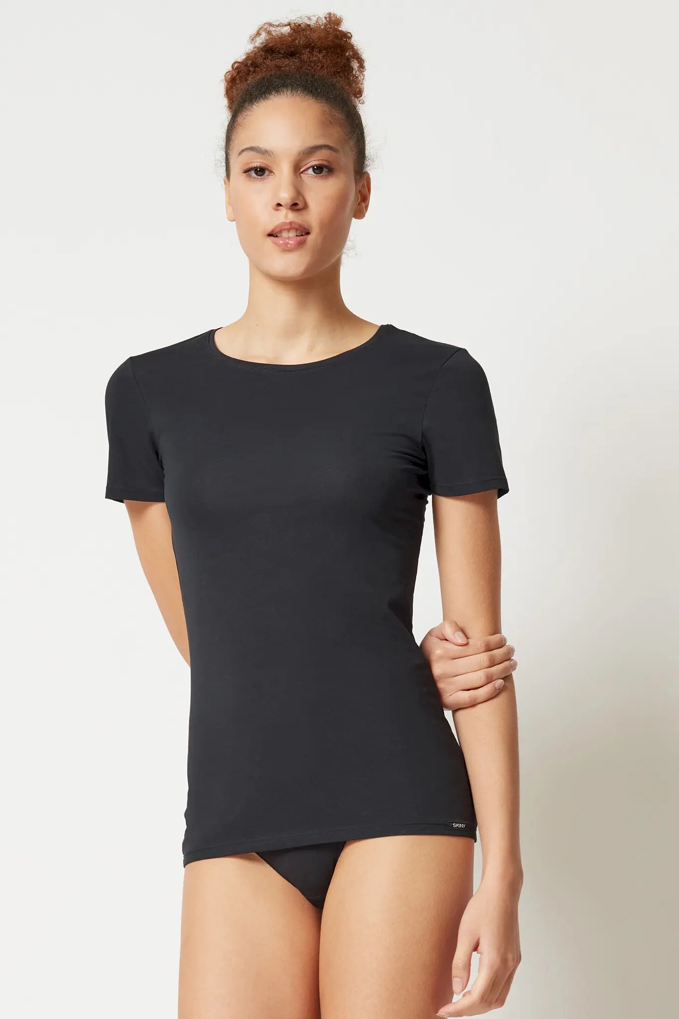 T-Shirt aus der Damenunterwäsche-Serie COTTON ESSENTIALS von der Marke Skiny, Farbe: black, Vorderansicht
