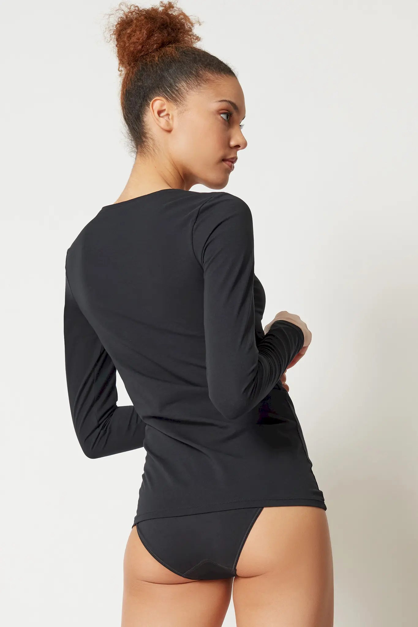 Langarmshirt aus der Damenunterwäsche-Serie COTTON ESSENTIALS von der Marke Skiny, Farbe: black, Rückansicht