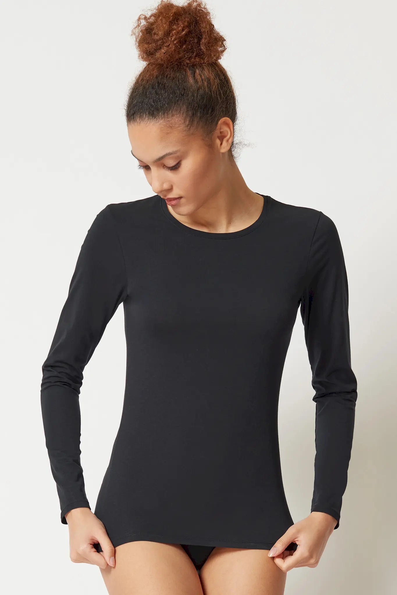 Langarmshirt aus der Damenunterwäsche-Serie COTTON ESSENTIALS von der Marke Skiny, Farbe: black, Vorderansicht
