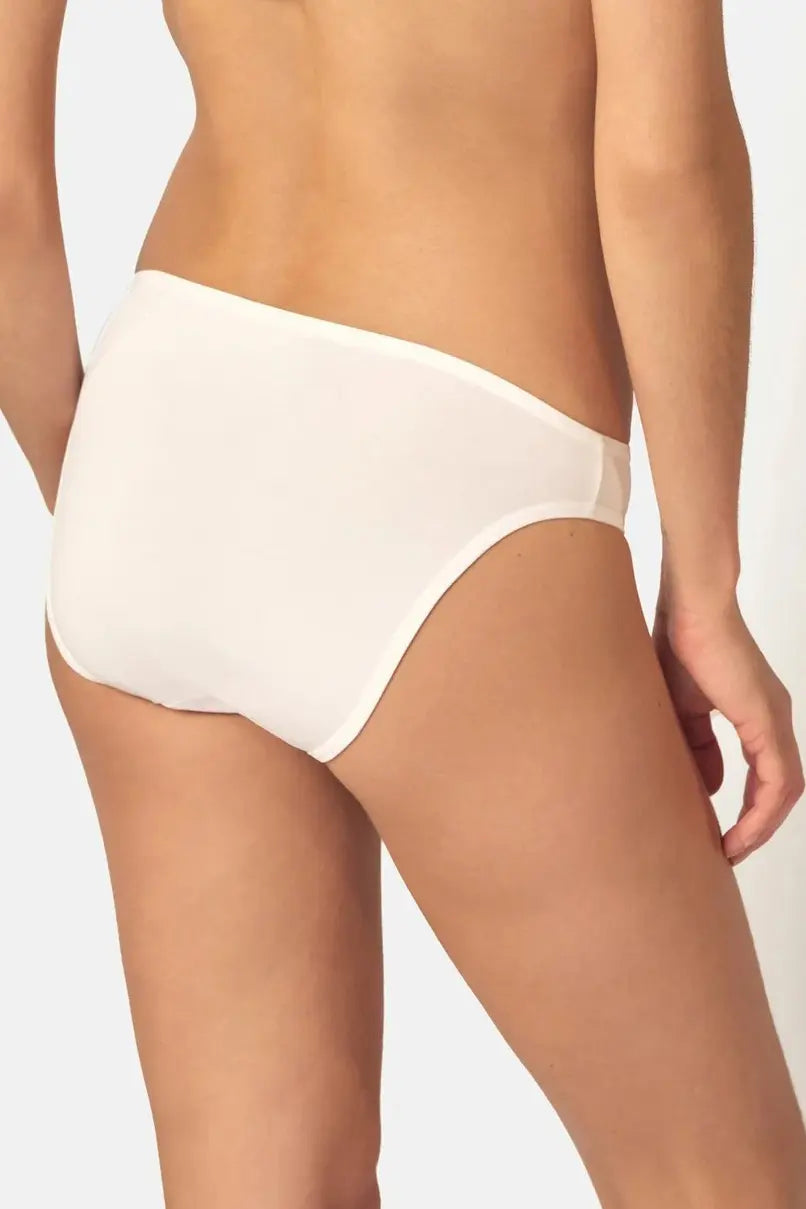 Rio Slip im 3er Pack aus der Damenunterwäsche-Serie COTTON ESSENTIALS von der Marke Skiny, Farbe: white, Rückansicht