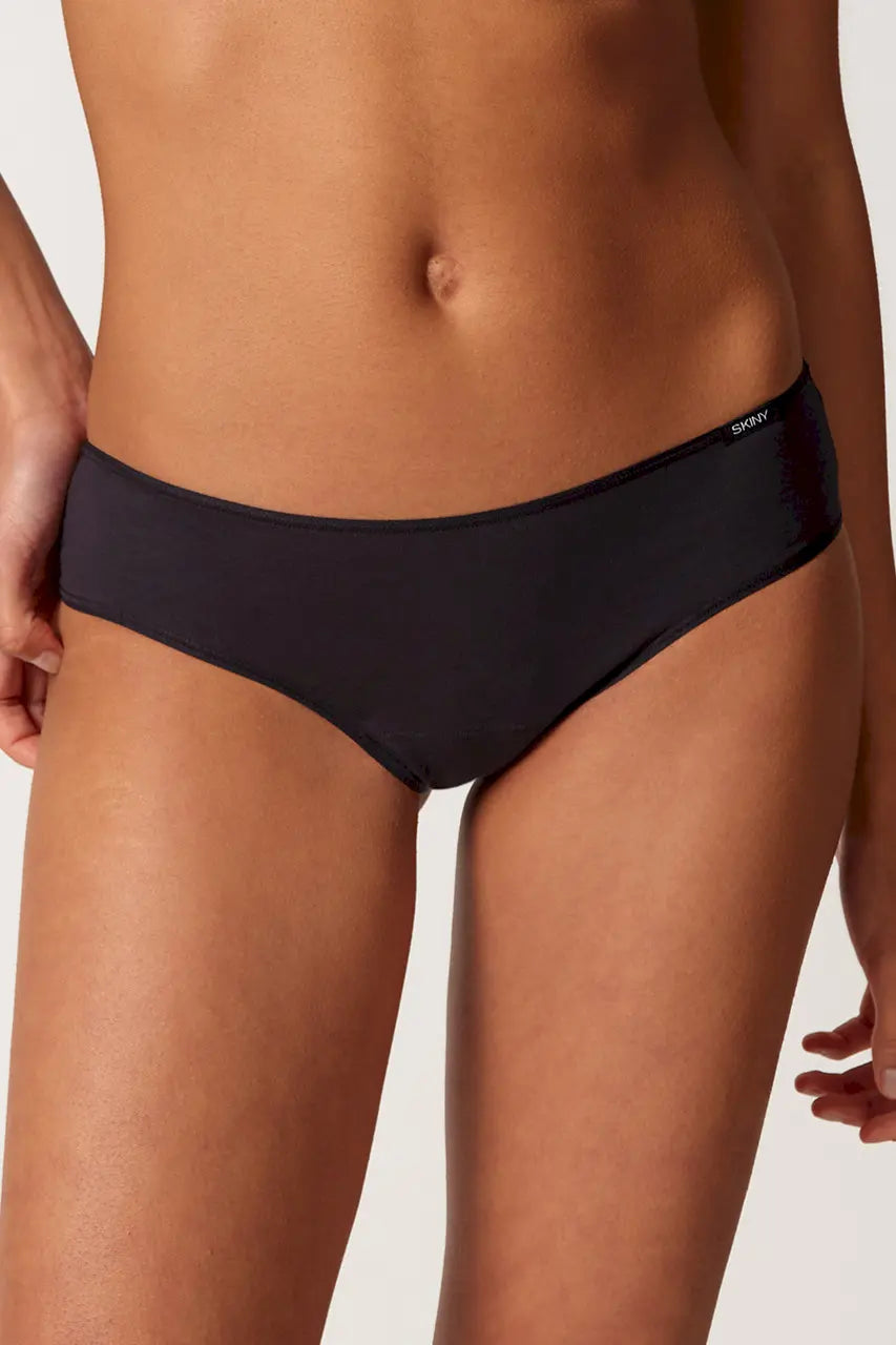 Cheeky Panty aus der Damenunterwäsche-Serie COTTON ESSENTIALS von der Marke Skiny, Farbe: black, Vorderansicht
