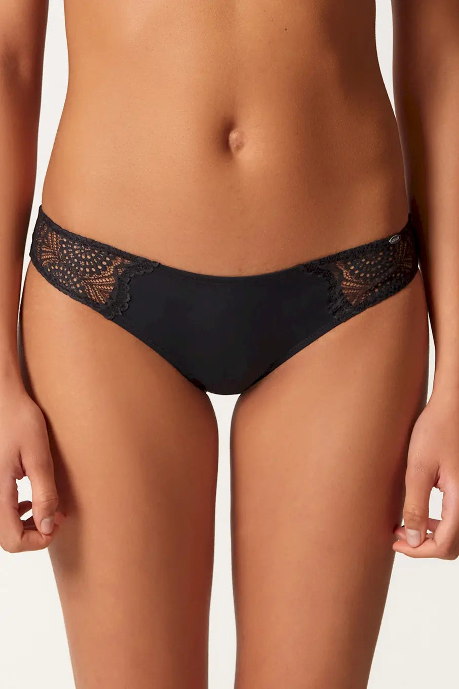 Rio Slip aus der Damenunterwäsche-Serie MICRORNAMENTS von der Marke Skiny, Farbe: black, Vorderansicht