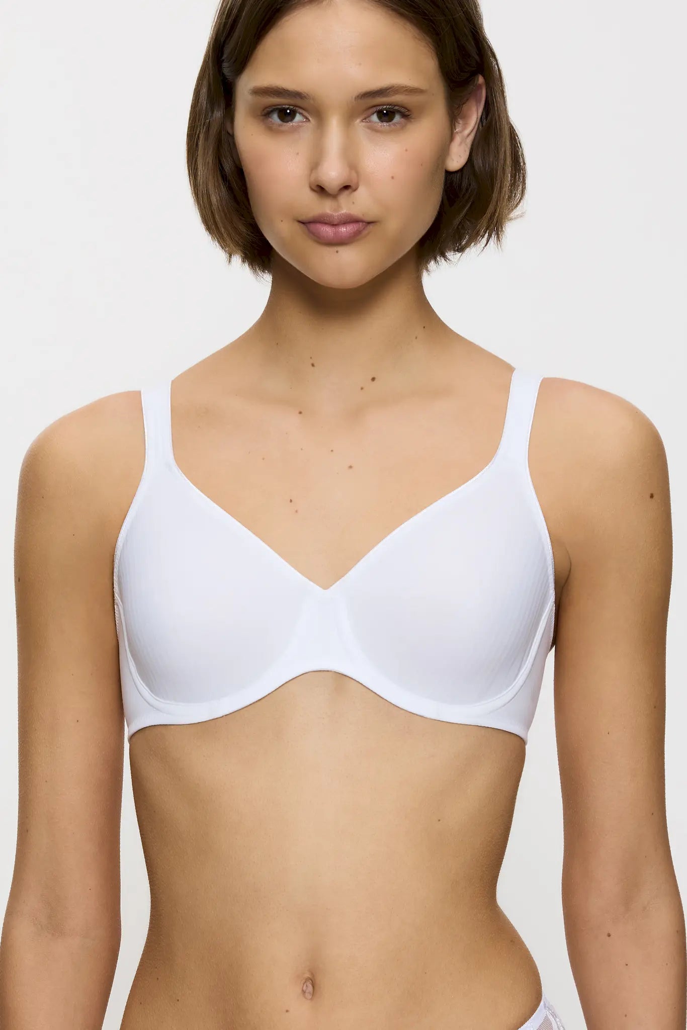 Bügel BH aus der Damenunterwäsche-Serie MODERN SOFT & COTTON von der Marke Triumph, Farbe: white, Vorderansicht