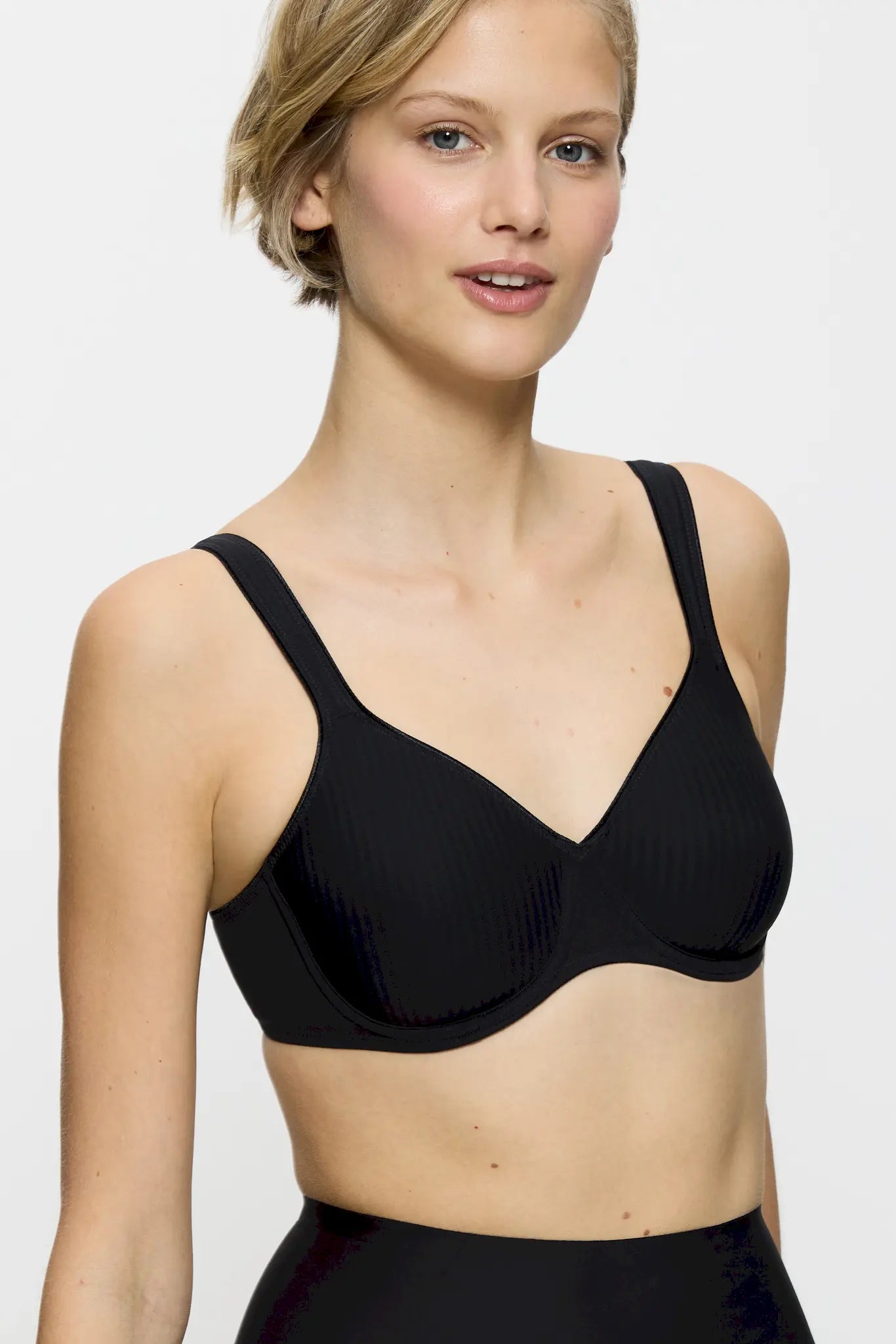 Bügel BH aus der Damenunterwäsche-Serie MODERN SOFT & COTTON von der Marke Triumph, Farbe: black, Vorderansicht