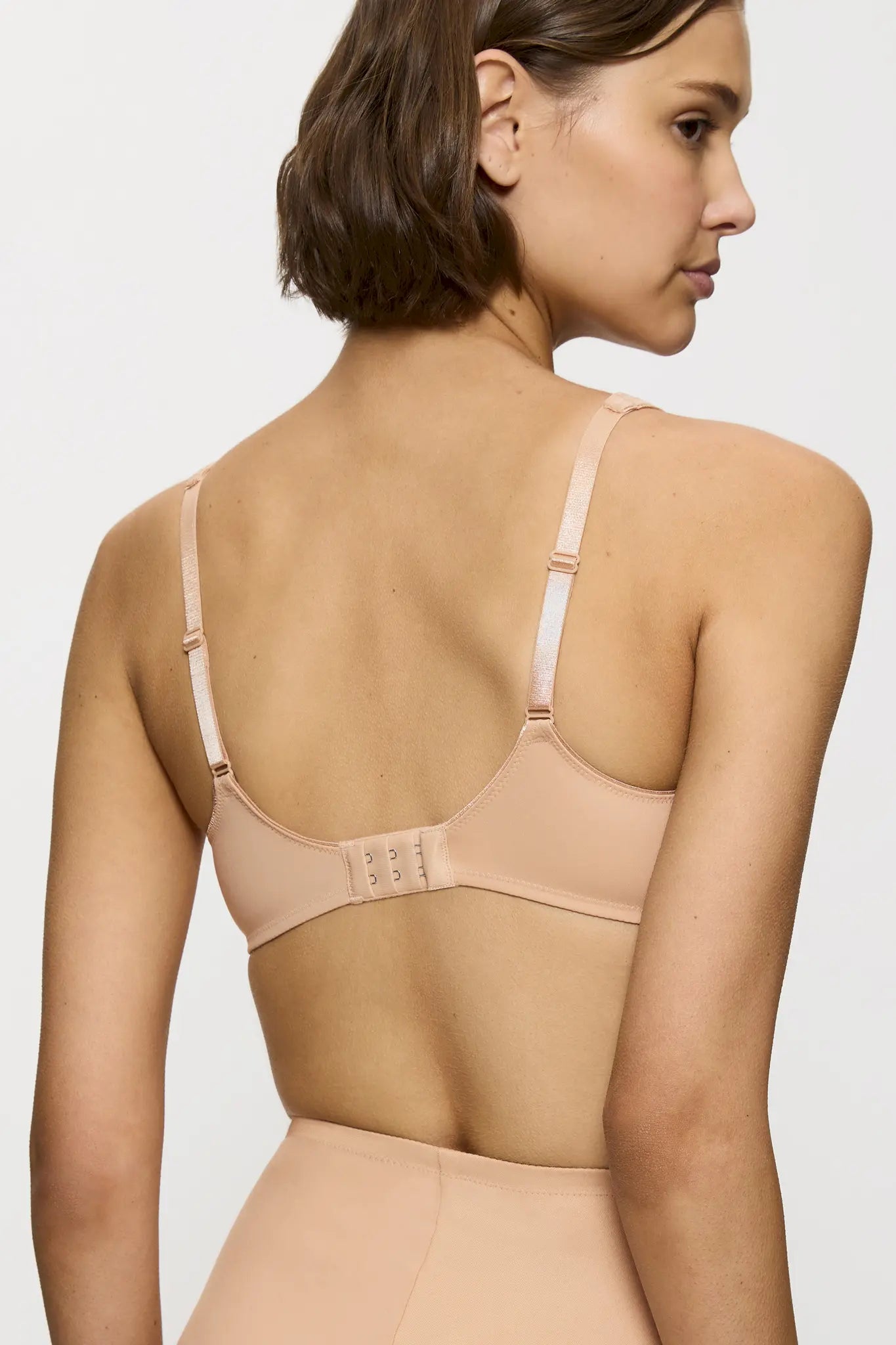 Bügel BH aus der Damenunterwäsche-Serie MODERN SOFT & COTTON von der Marke Triumph, Farbe: neutral beige, Rückansicht