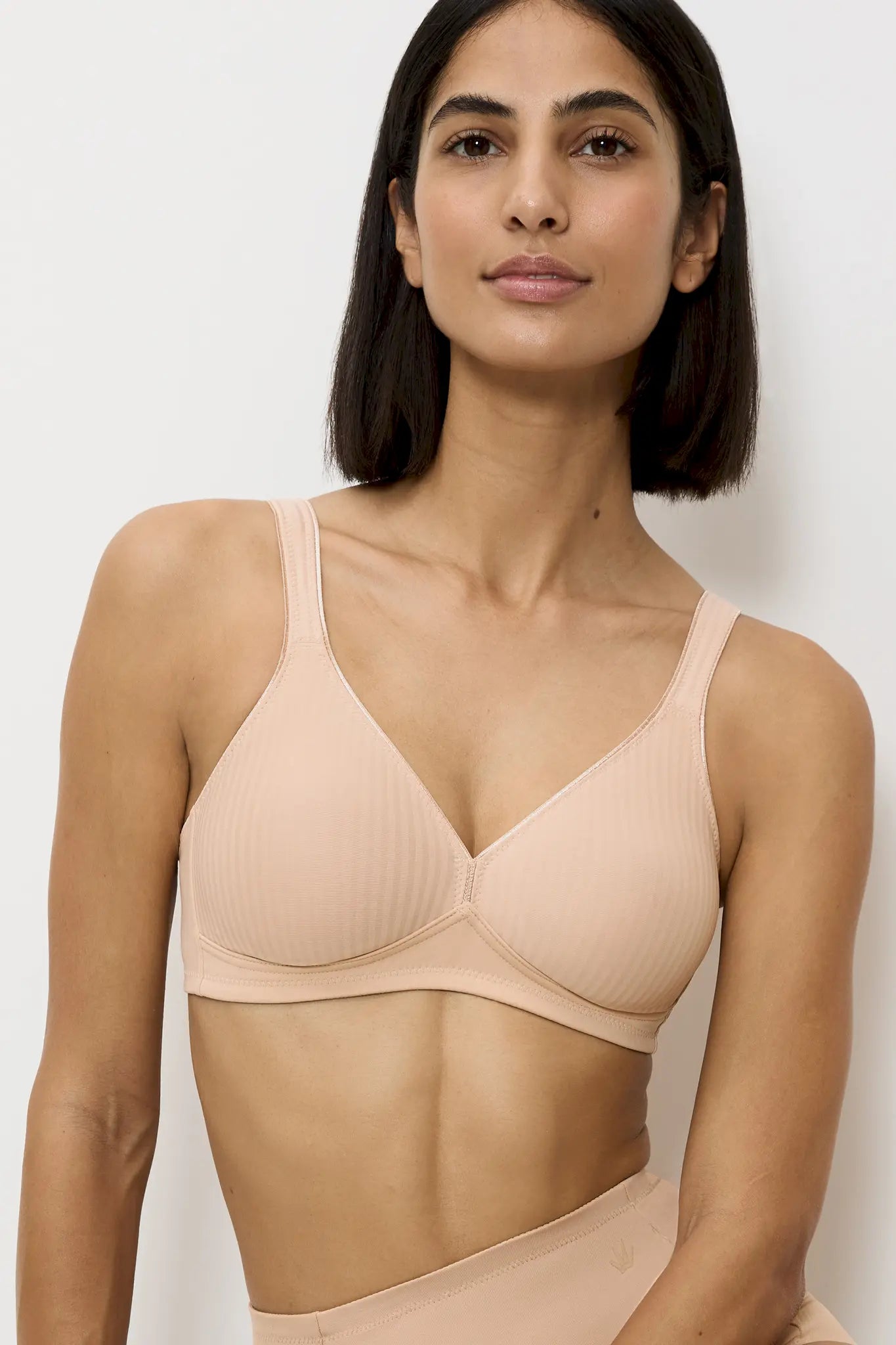 BH ohne Bügel aus der Damenunterwäsche-Serie MODERN SOFT & COTTON von der Marke Triumph, Farbe: neutral beige, Vorderansicht