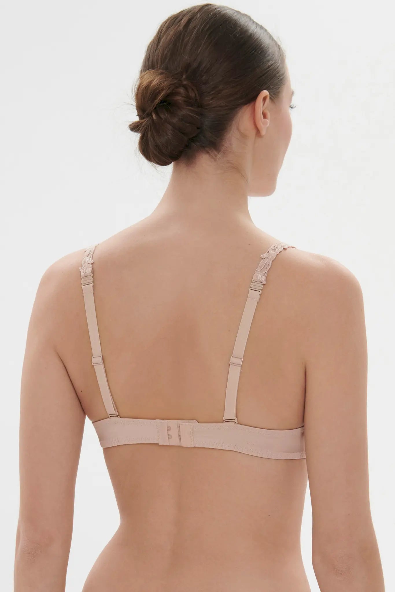 Spacer BH mit tiefem Ausschnitt aus der Dessous-Serie ANDORA von der Marke Simone Perele, Farbe: skin rose, Rückansicht