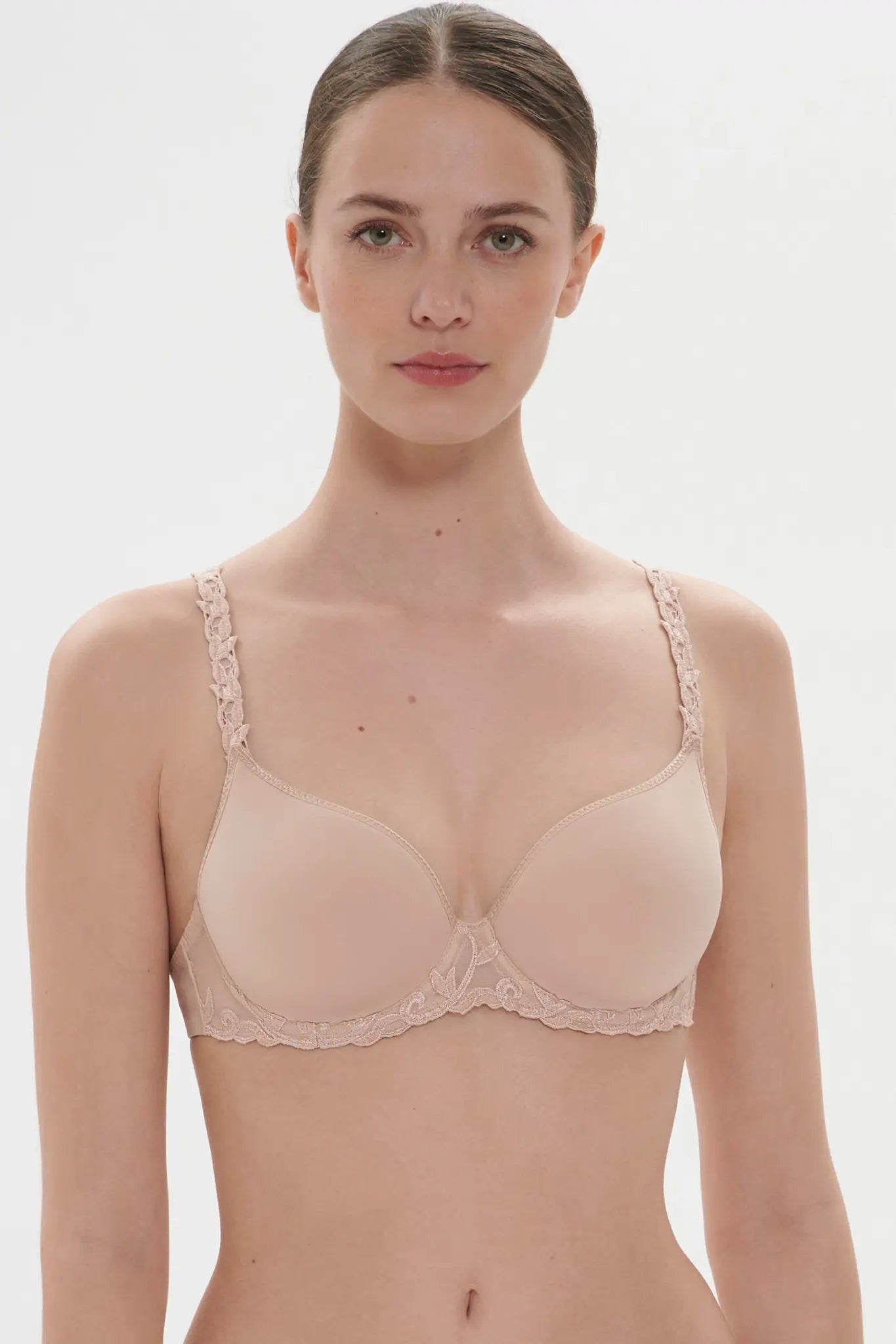 Spacer BH mit tiefem Ausschnitt aus der Dessous-Serie ANDORA von der Marke Simone Perele, Farbe: skin rose, Vorderansicht