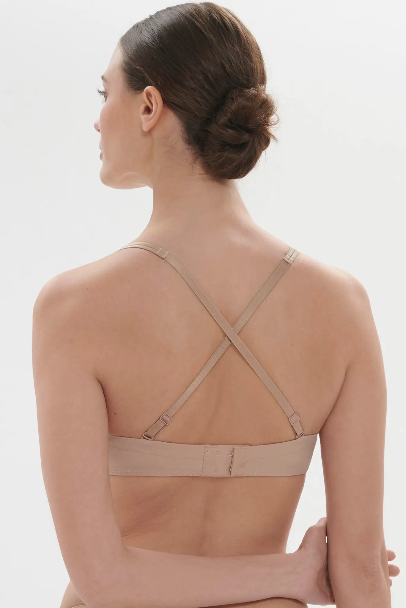 Trägerloser BH aus der Dessous-Serie DÉLICE von der Marke Simone Perele, Farbe: haut, Rückansicht Kreuzträger
