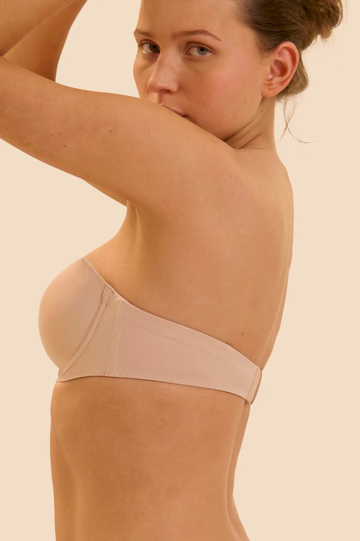 Trägerloser BH aus der Dessous-Serie DÉLICE von der Marke Simone Perele, Farbe: haut, Rückansicht ohne Träger