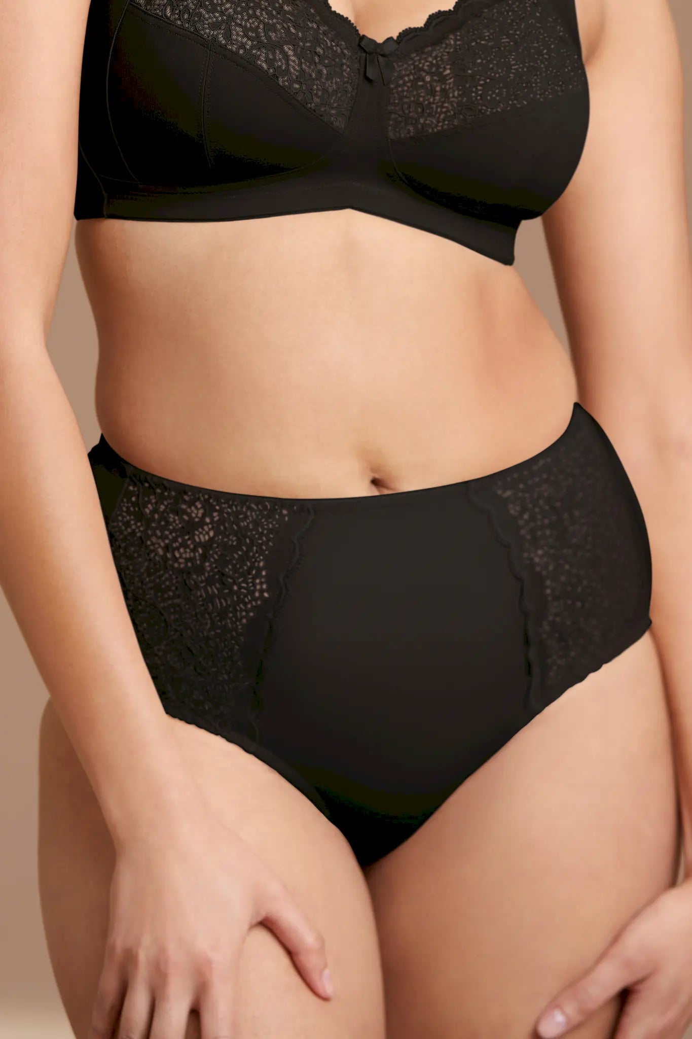 Taillenslip Dessous-Serie HAVANNA von der Marke Anita, Farbe: schwarz, Vorderansicht