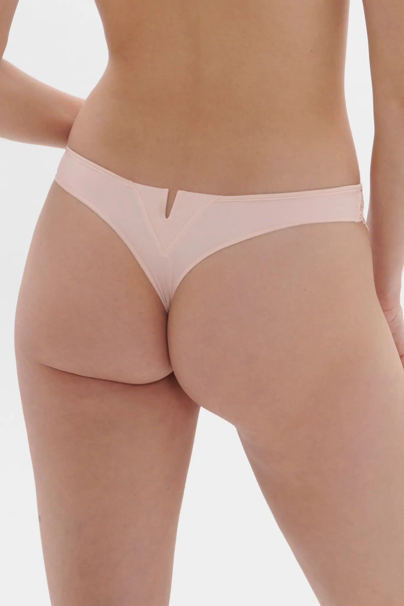 String aus der Dessous-Serie SAGA von der Marke Simone Perele, Farbe: pink nude, Rückansicht