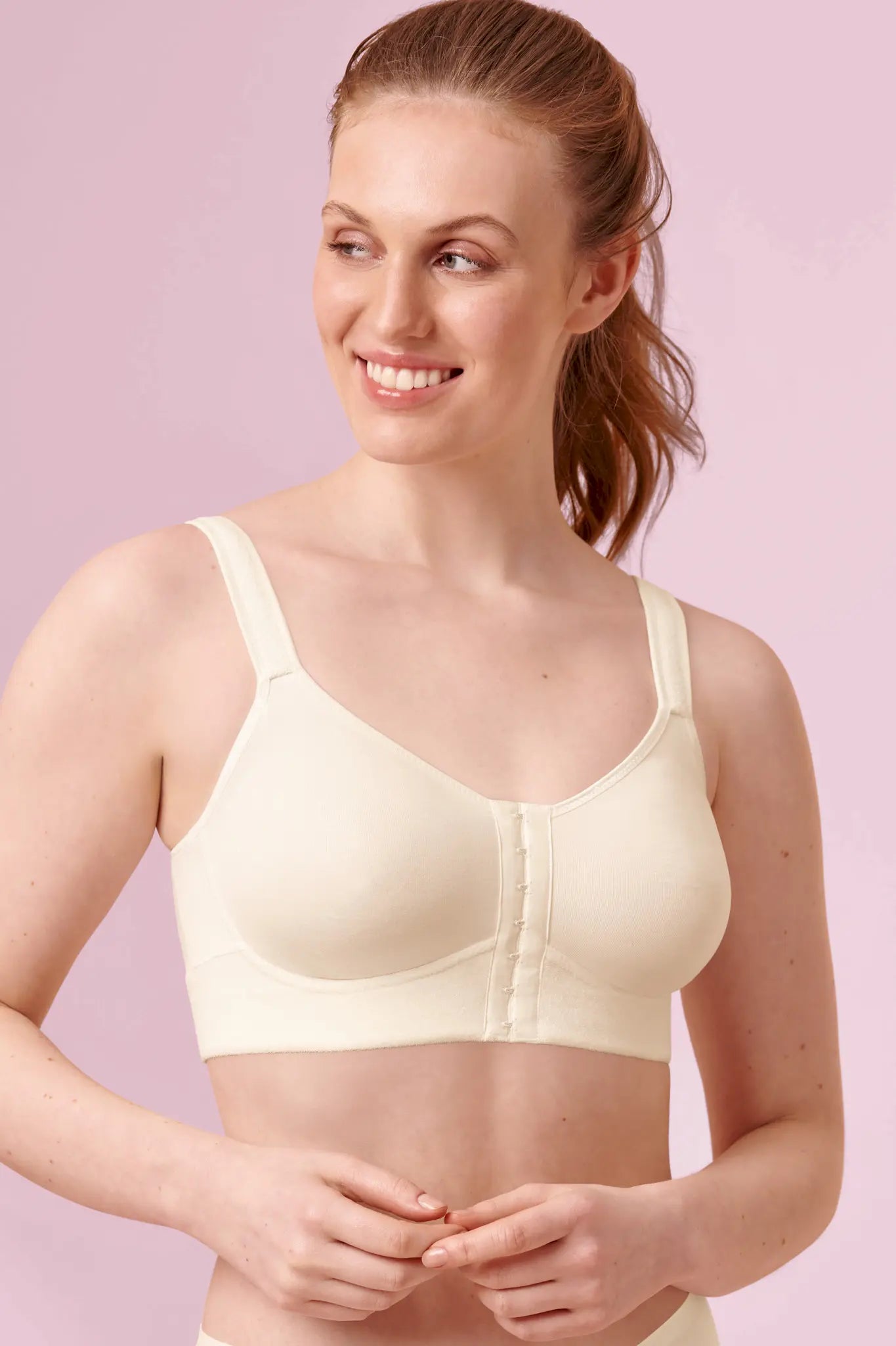 Erstversorgungs-BH mit Vorderverschluss aus der Prothesenunterwäsche-Serie SALVIA von der Marke Anita, Farbe: champagner, Vorderansicht
