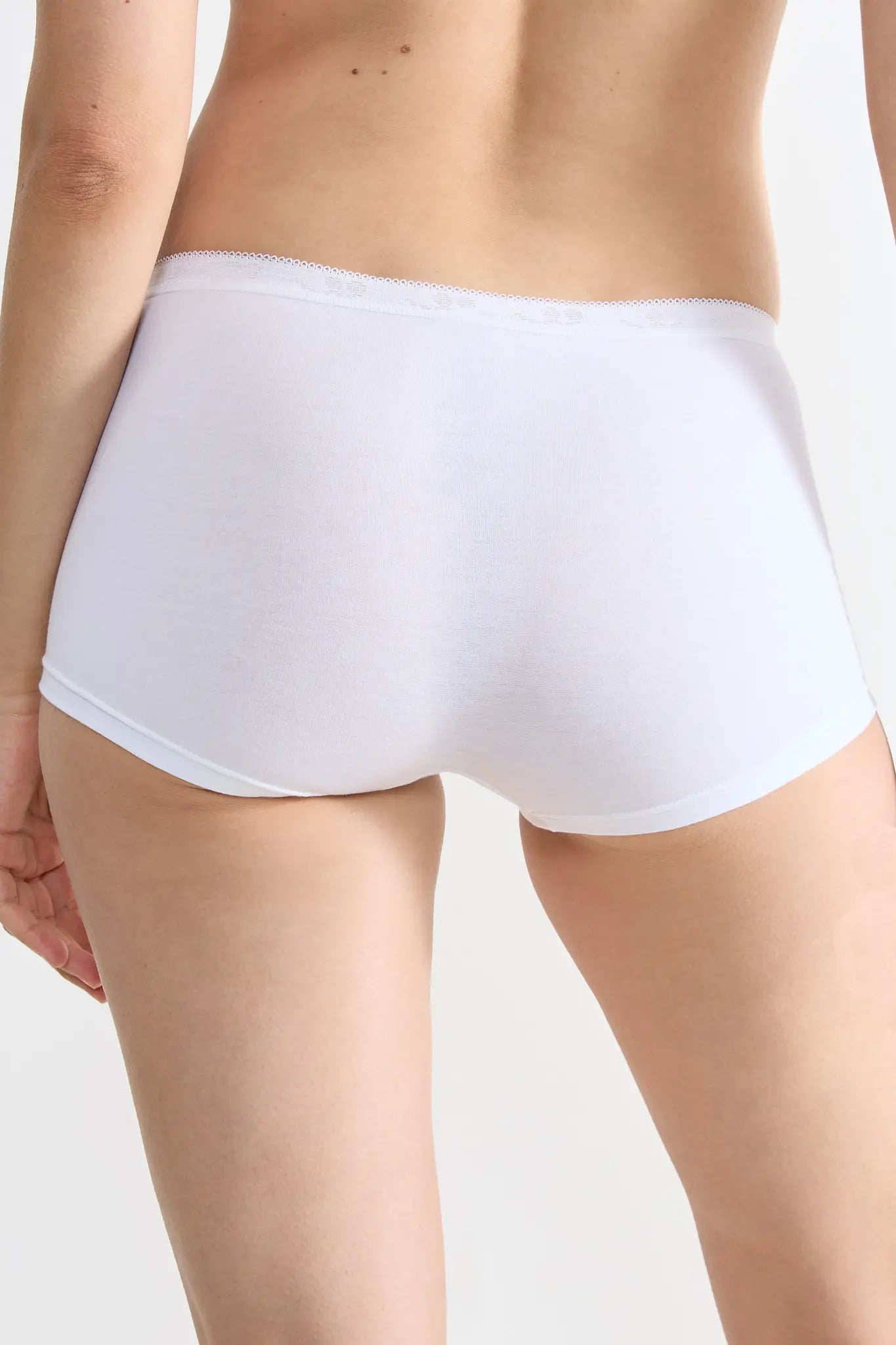 Short aus der Frauenunterwäsche-Serie BASIC+ von der Marke Sloggi, Farbe: white, Rückansicht