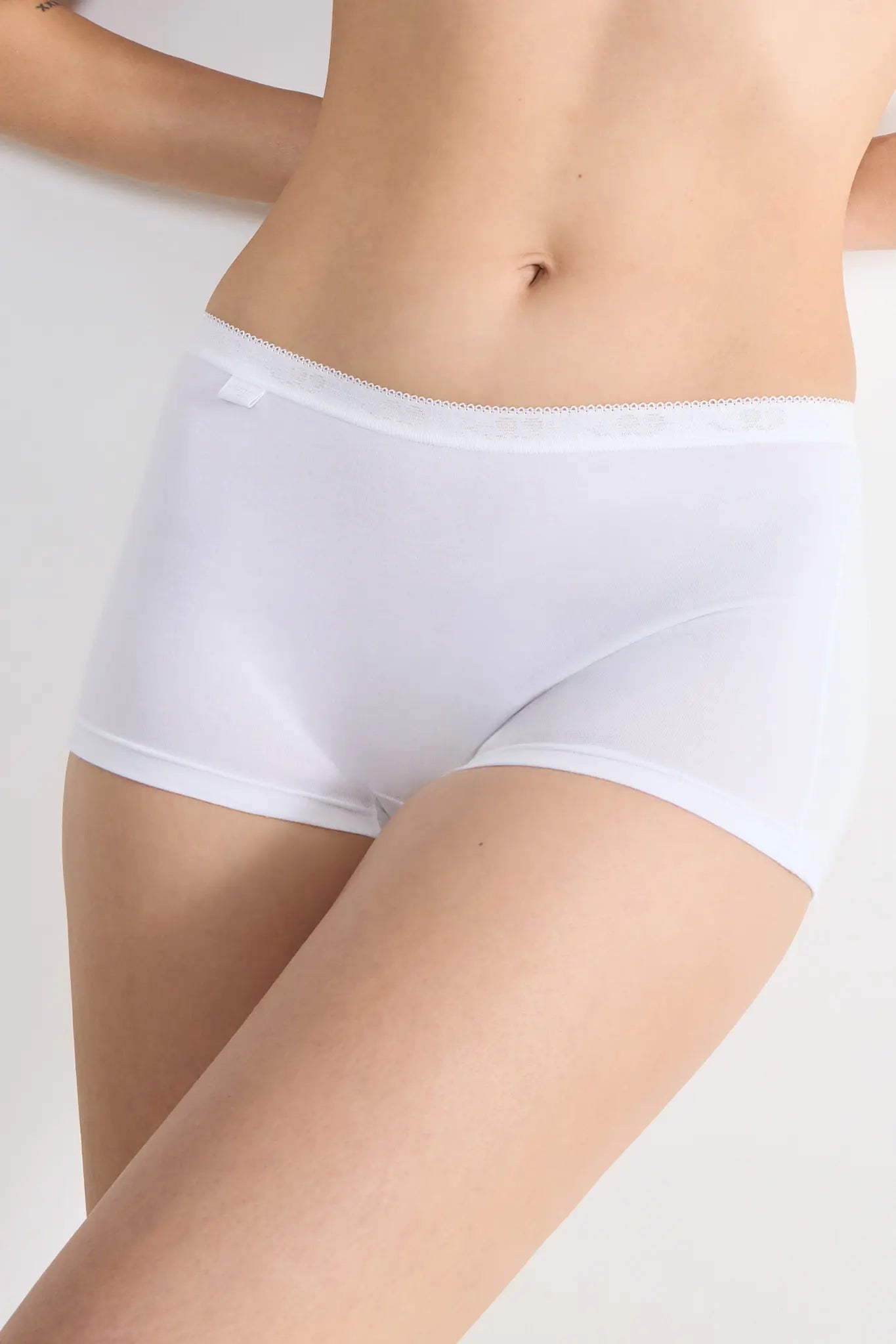 Short aus der Frauenunterwäsche-Serie BASIC+ von der Marke Sloggi, Farbe: white, Seitenansicht