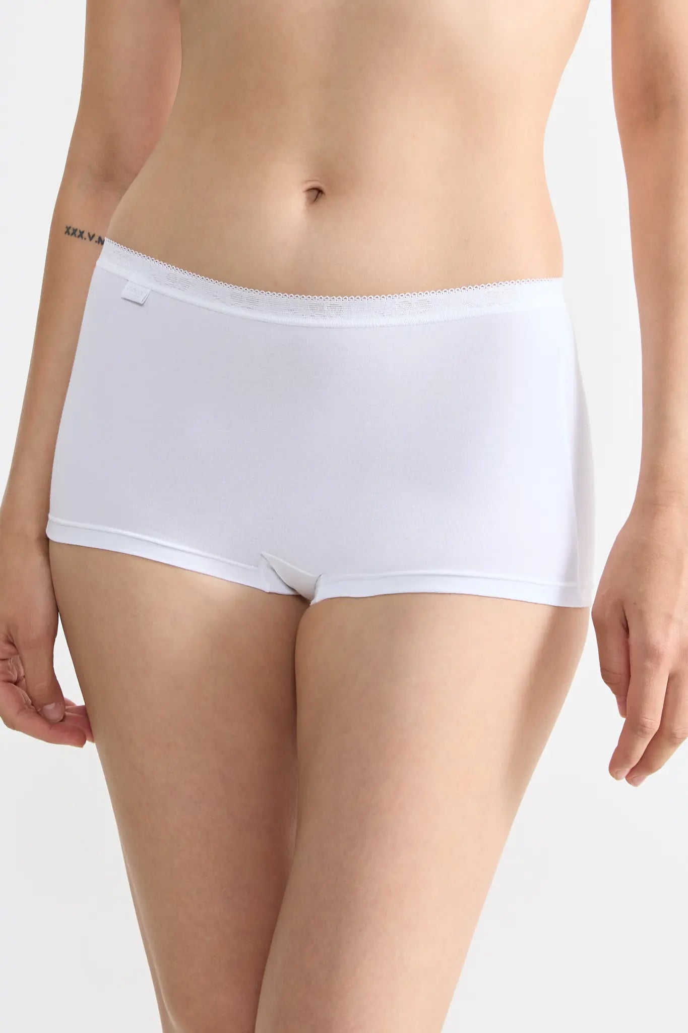 Short aus der Frauenunterwäsche-Serie BASIC+ von der Marke Sloggi, Farbe: white, Vorderansicht