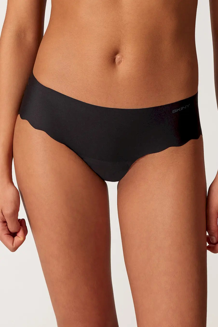 Periodenslip aus der Menstruationsunterwäsche-Serie MONTHLYSOLUTION von der Marke Skiny, Farbe: black, Vorderansicht