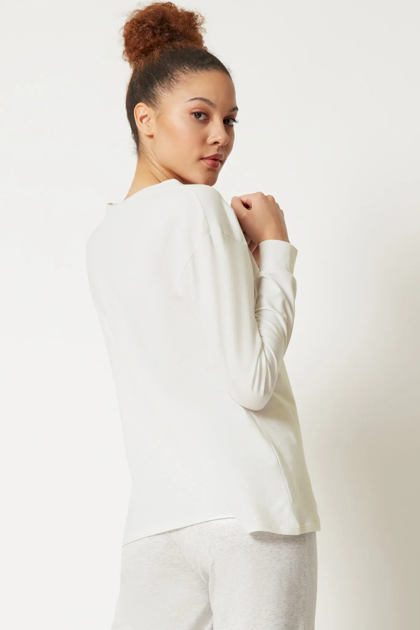 Langarmshirt aus der Nachtwäsche-Serie NIGHT IN MIX & MATCH von der Marke Skiny, Farbe: ivory, Rückansicht