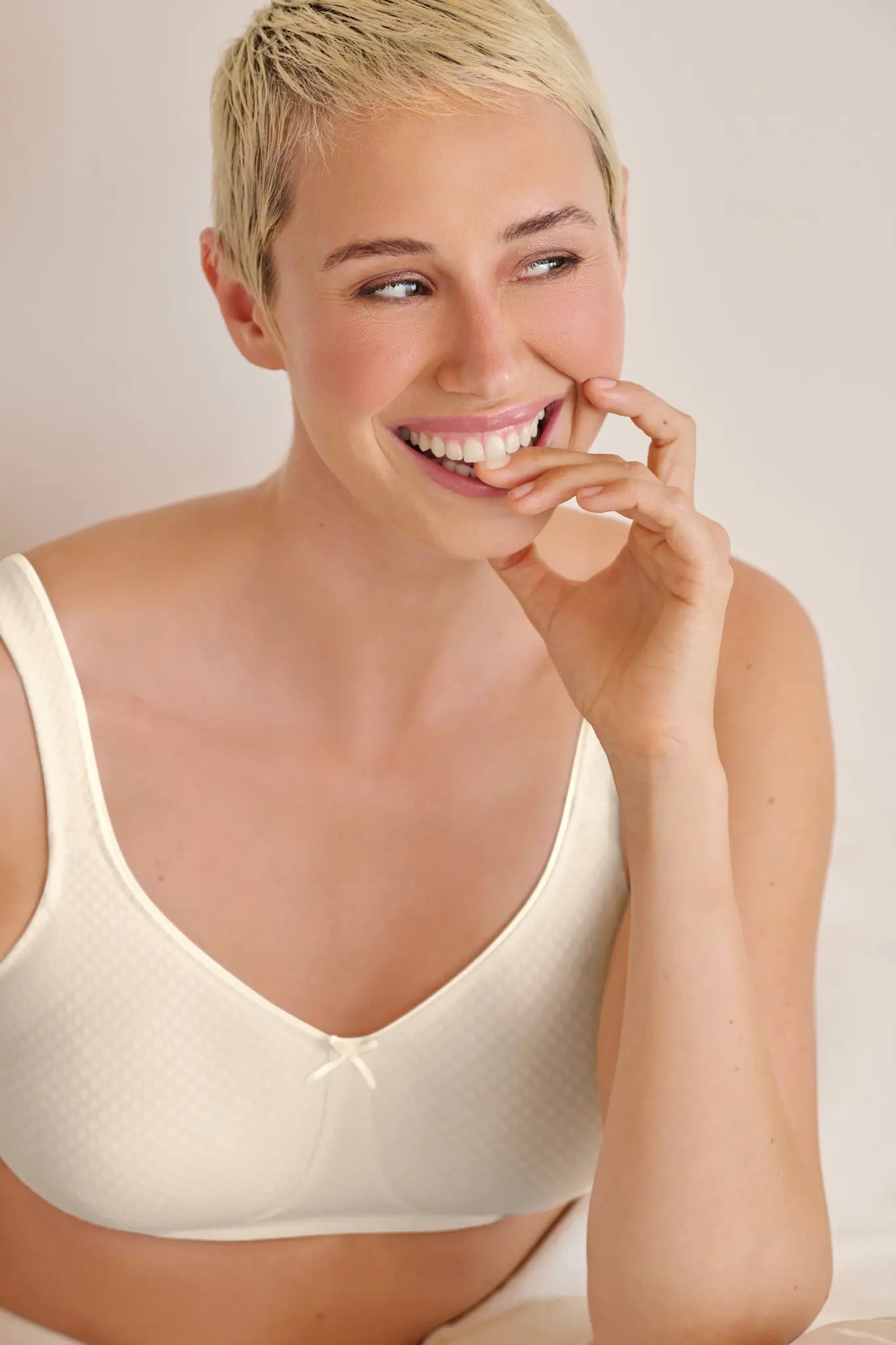 Prothesen-BH aus der Unterwäsche-Serie LENI von der Marke Anita, Farbe: crystal, Detailansicht