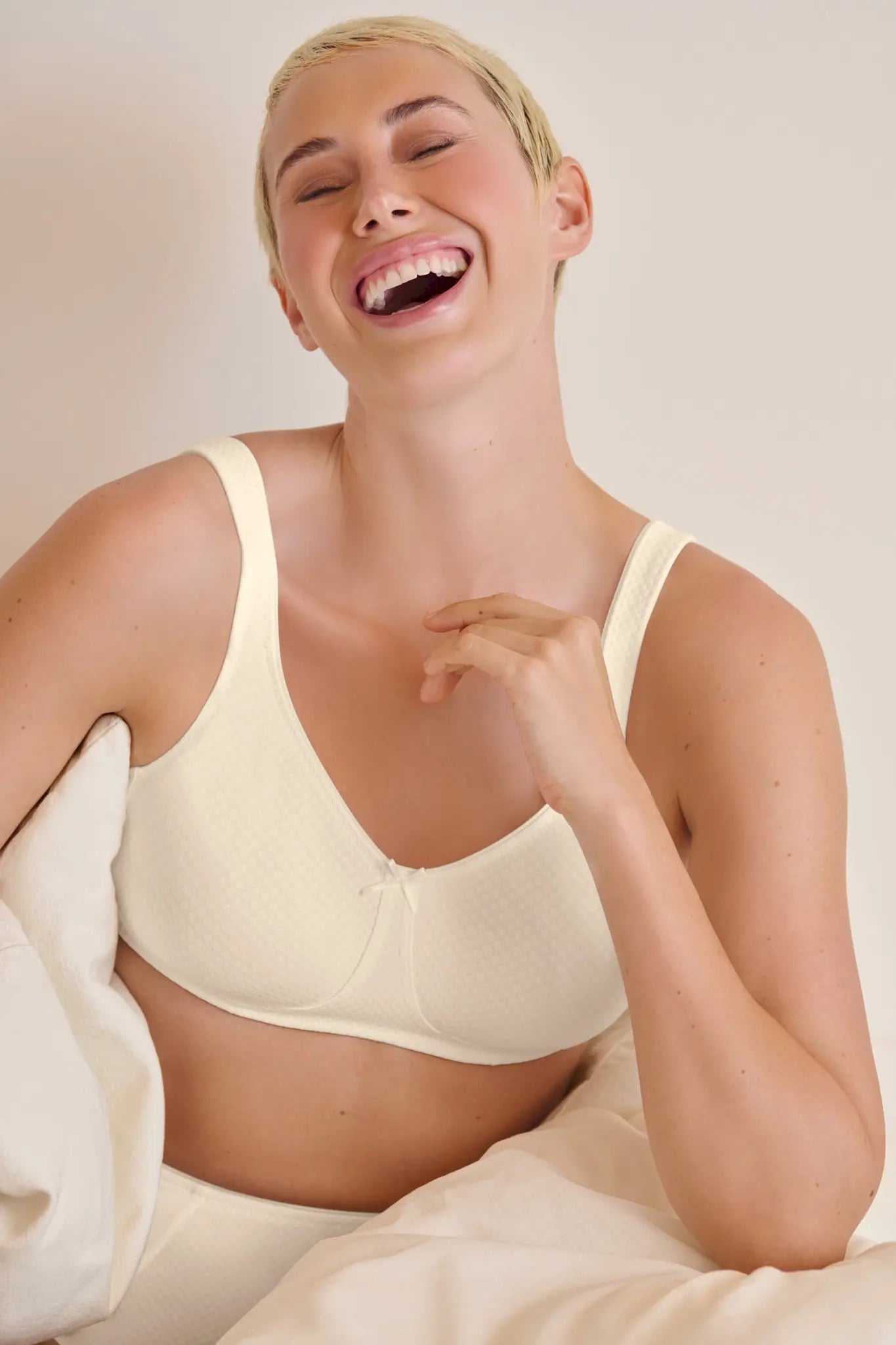 Prothesen-BH aus der Unterwäsche-Serie LENI von der Marke Anita, Farbe: crystal, Vorderansicht