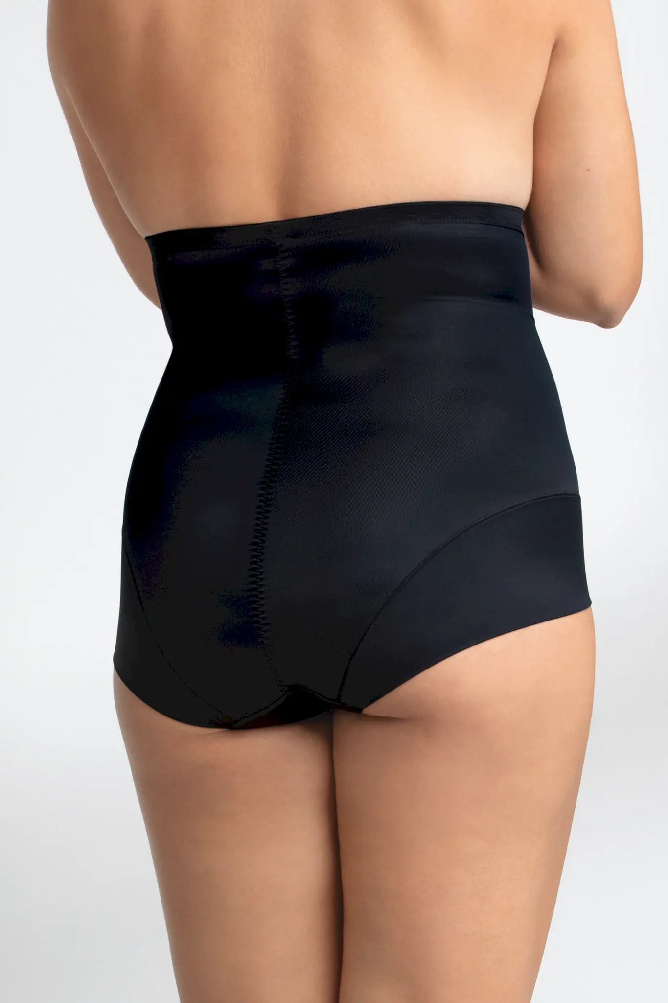 Miederhose aus der Shapewear-Serie BEAUTY SHAPER von der Marke Anita, Farbe: schwarz, Rückansicht