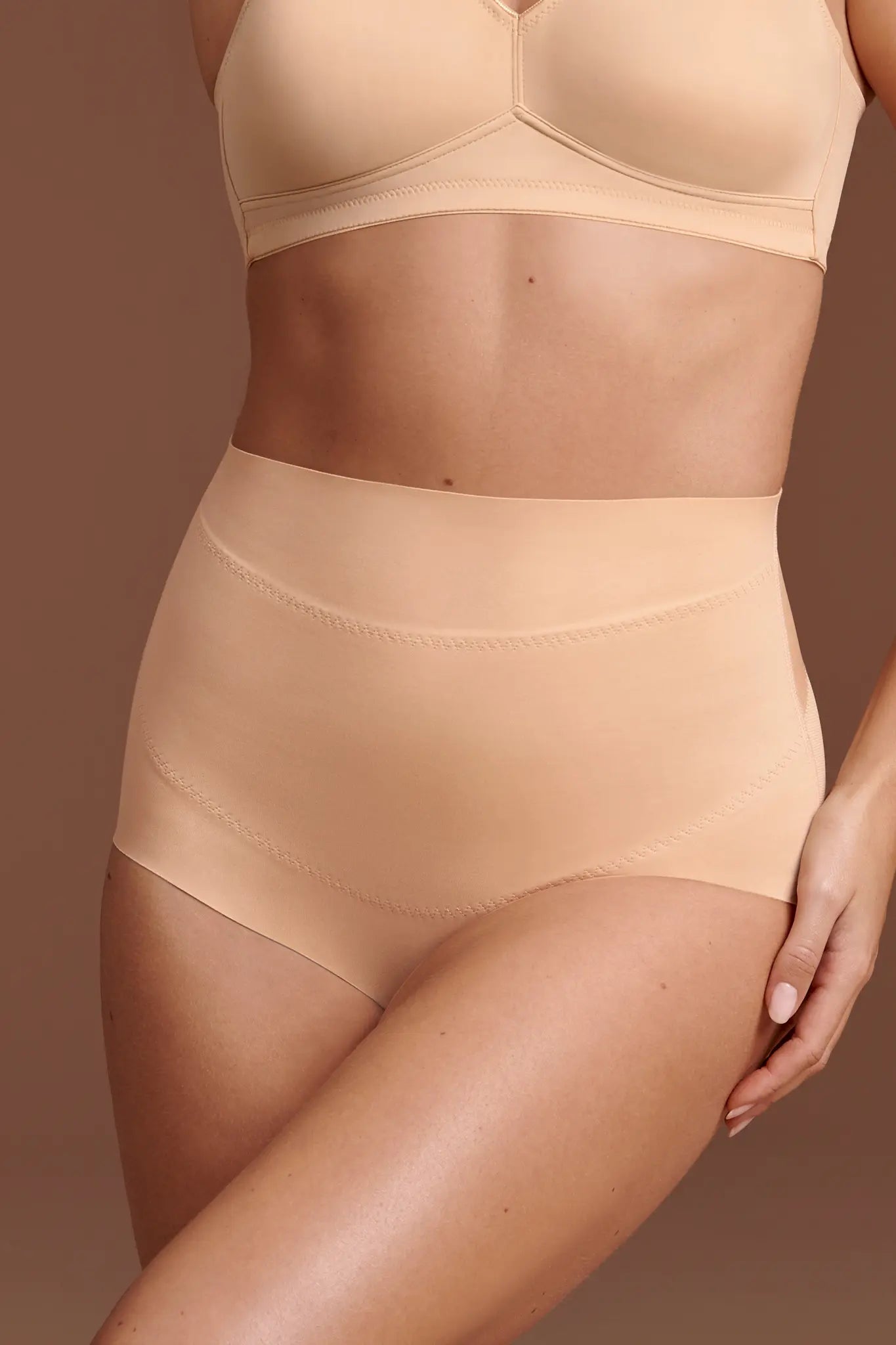 Miederslip aus der Shapewear-Serie BEAUTY SHAPER von von der Marke Anita, Farbe: deep sand, Seitenansicht