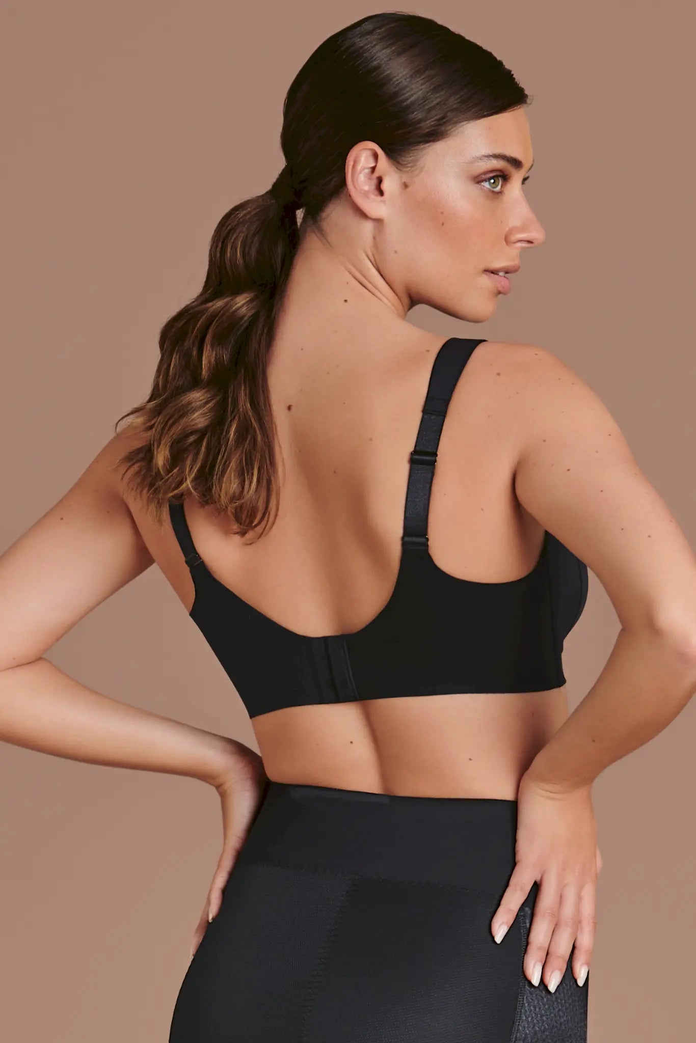 Komfort BH aus der Shapewear-Serie BEAUTY SHAPER von der Marke Anita, Farbe: schwarz, Rückansicht