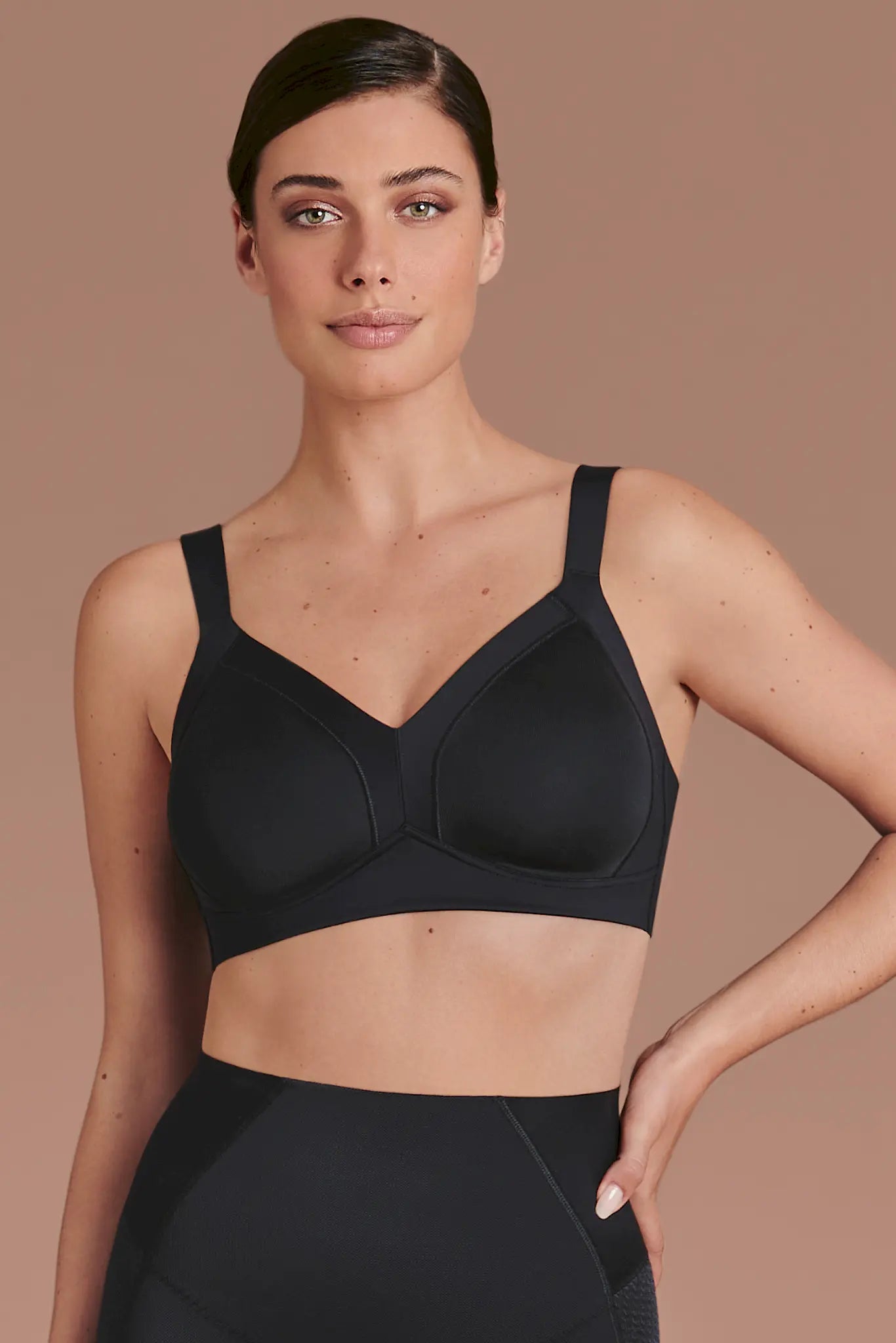 Komfort BH aus der Shapewear-Serie BEAUTY SHAPER von der Marke Anita, Farbe: schwarz, Vorderansicht