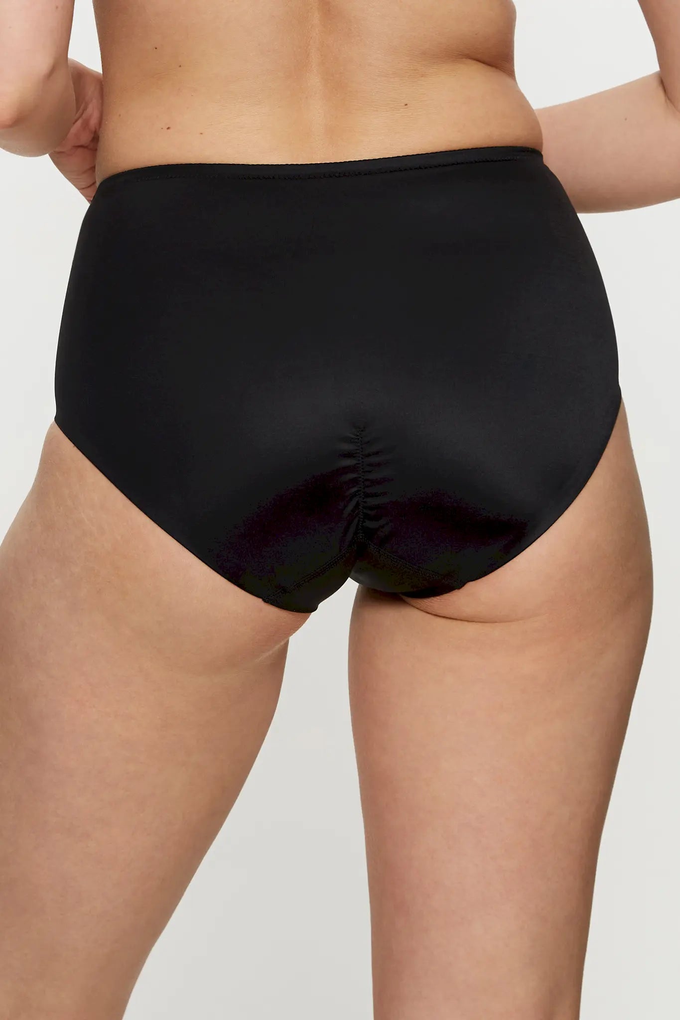 Maxi Slip aus der Shapewear-Serie TRUE SHAPE SENSATION von der Marke Triumph, Farbe: black, Rückansicht