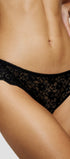 String aus Spitze aus der Dessous-Serie AMOURETTE von der Marke Triumph, Farbe: black, Seitenansicht