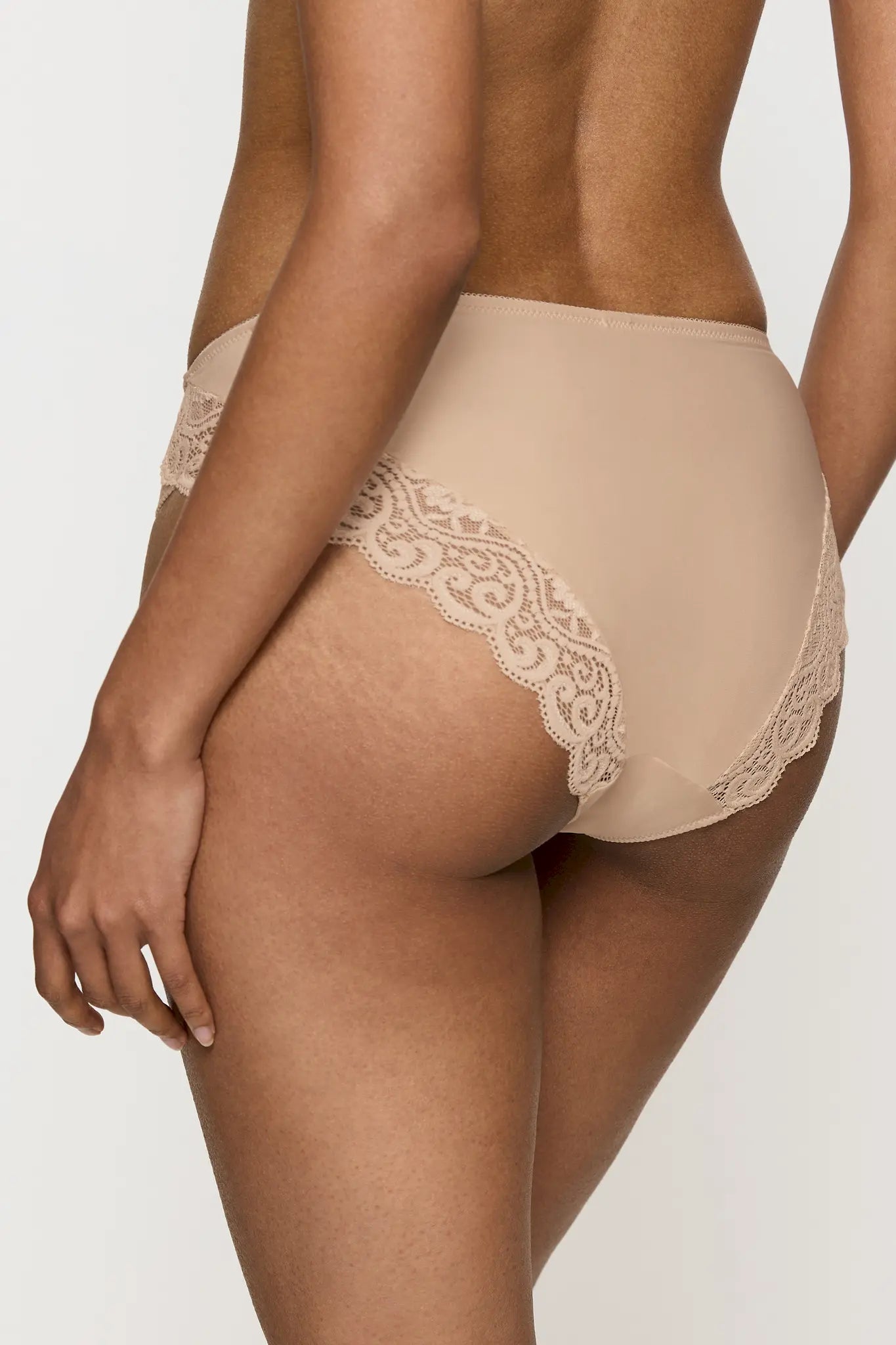Spitzen-Slip aus der Dessous-Serie AMOURETTE von der Marke Triumph, Farbe: skin, Rückansicht