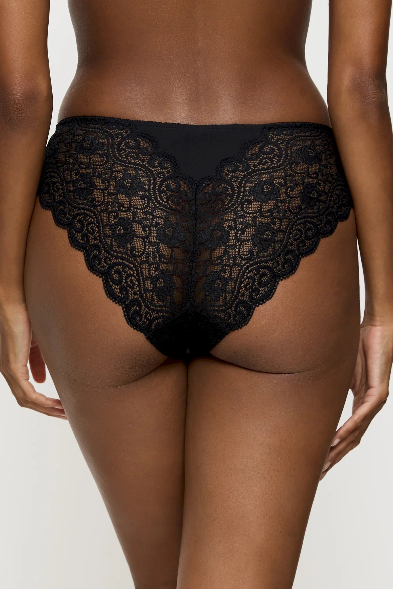 Tai Slip aus Spitze aus der Dessous-Serie AMOURETTE von der Marke Triumph, Farbe: black, Rückansicht