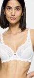 Bügel BH aus der Dessous-Serie AMOURETTE mit Spitze von der Marke Triumph, Farbe: white, Vorderansicht