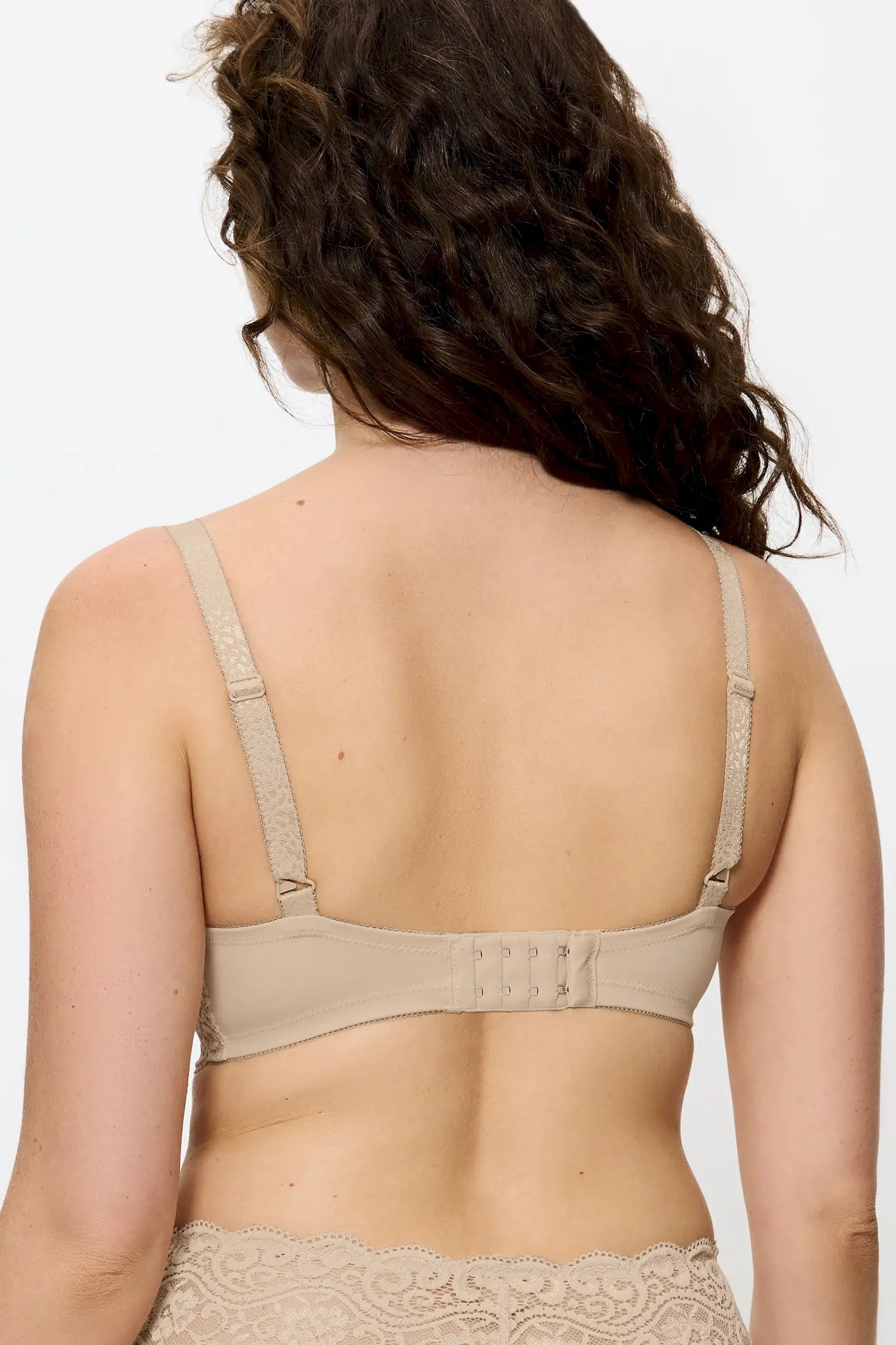 Bügel BH aus der Dessous-Serie AMOURETTE mit Spitze von der Marke Triumph, Farbe: skin, Rückansicht