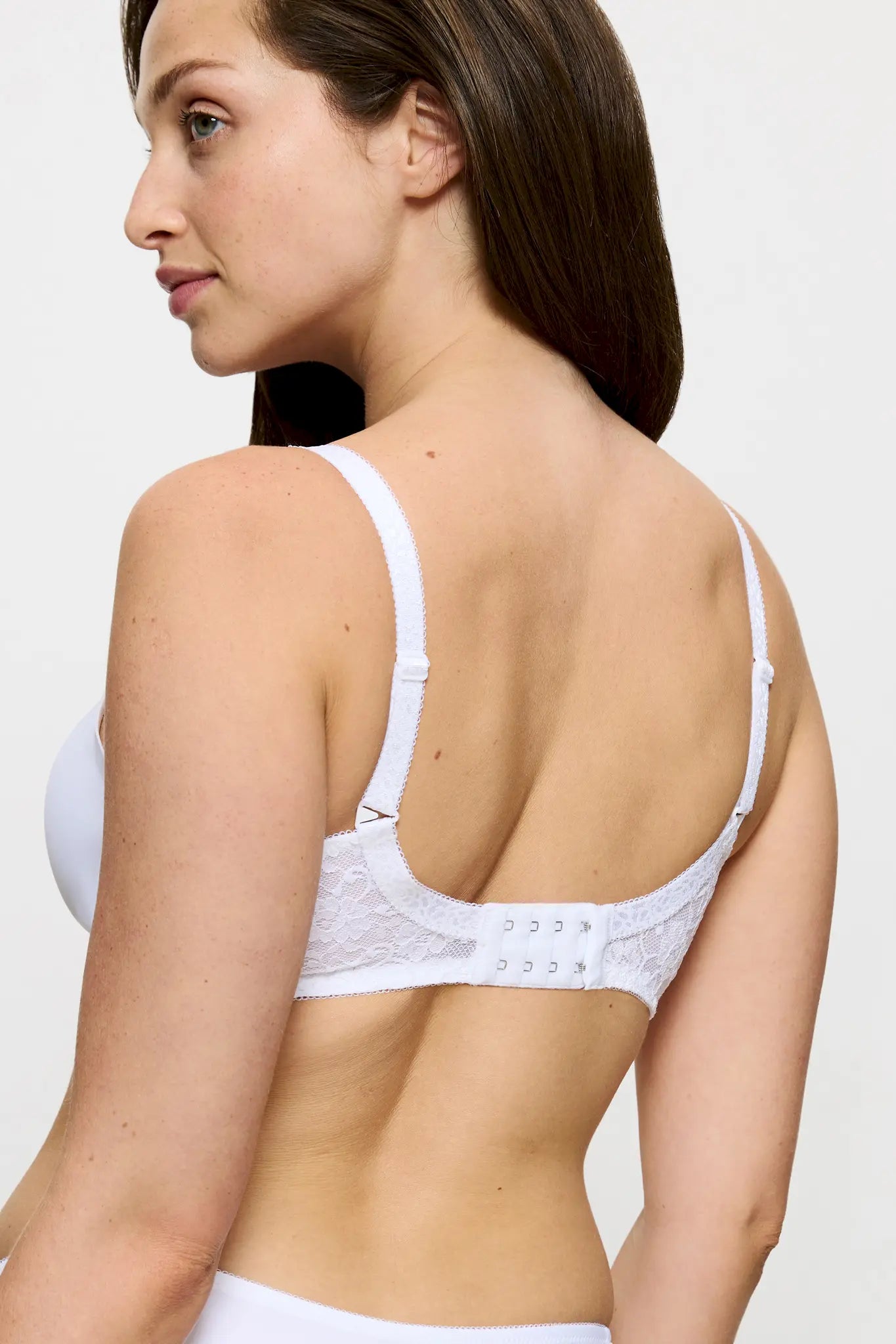 Minimizer BH ohne Bügel aus der Dessous-Serie aus Spitze AMOURETTE von der Marke Triumph, Farbe: white, Rückansicht