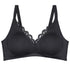 Minimizer BH ohne Bügel aus der Dessous-Serie aus Spitze AMOURETTE von der Marke Triumph, Farbe: black, Produktfoto