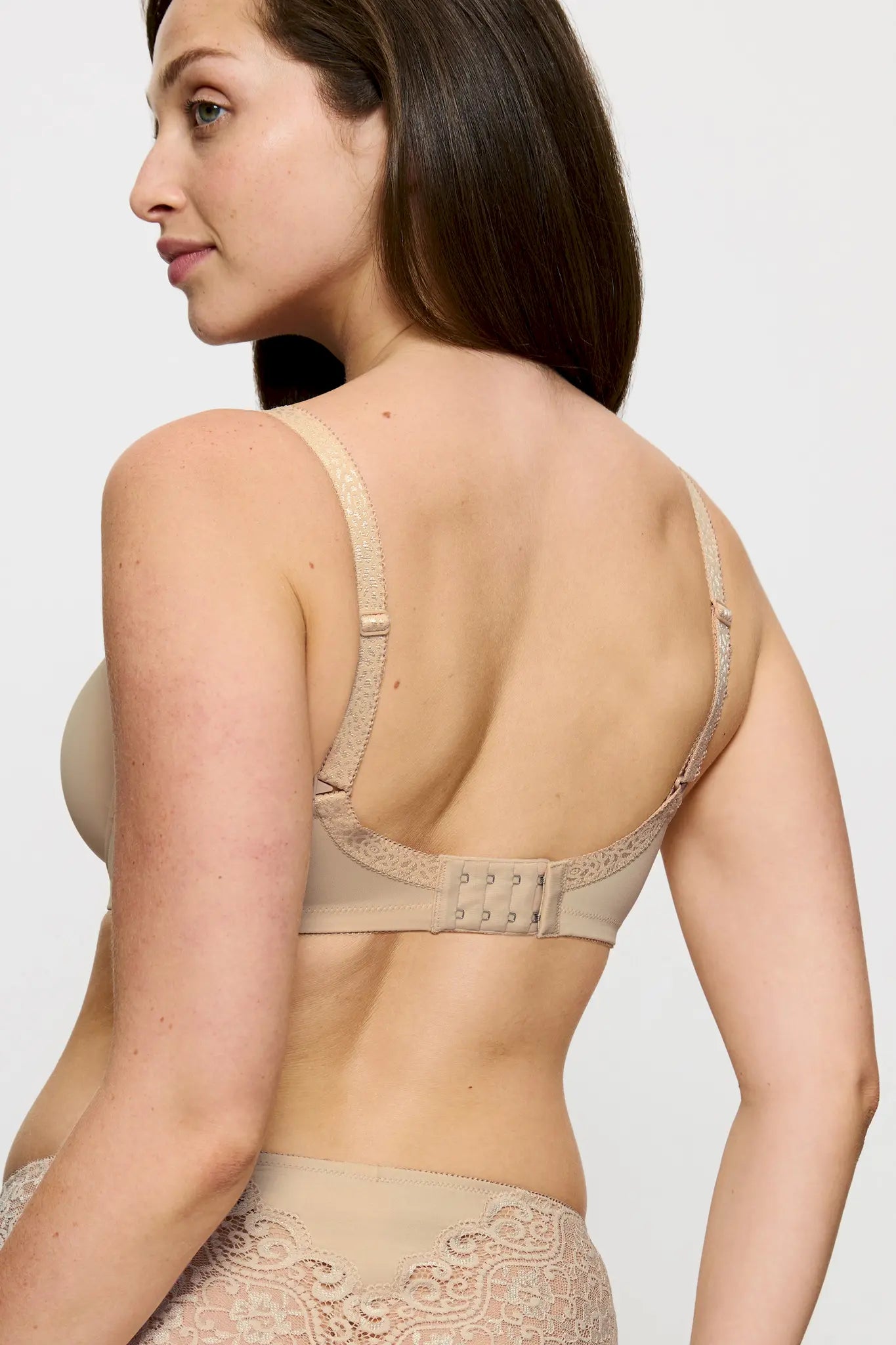 Minimizer BH  aus der Dessous-Serie aus Spitze AMOURETTE von der Marke Triumph, Farbe: skin, Rückansicht