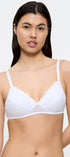 Schalen BH mit Spitze aus der Dessous-Serie AMOURETTE von der Marke Triumph, Farbe: white, Vorderansicht