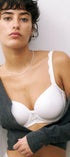 Gefütterter Bügel BH aus der Dessous-Serie aus Spitze AMOURETTE von der Marke Triumph, Farbe: white, Vorderansicht