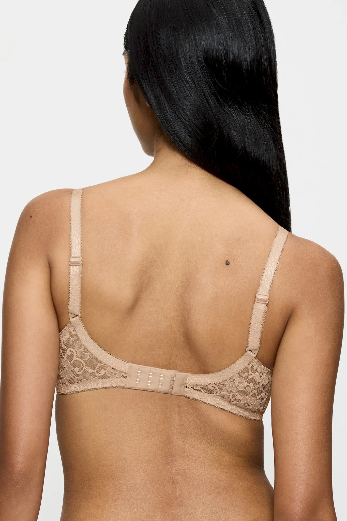 Gefütterter Bügel BH aus der Dessous-Serie aus Spitze AMOURETTE von der Marke Triumph, Farbe: skin, Rückansicht