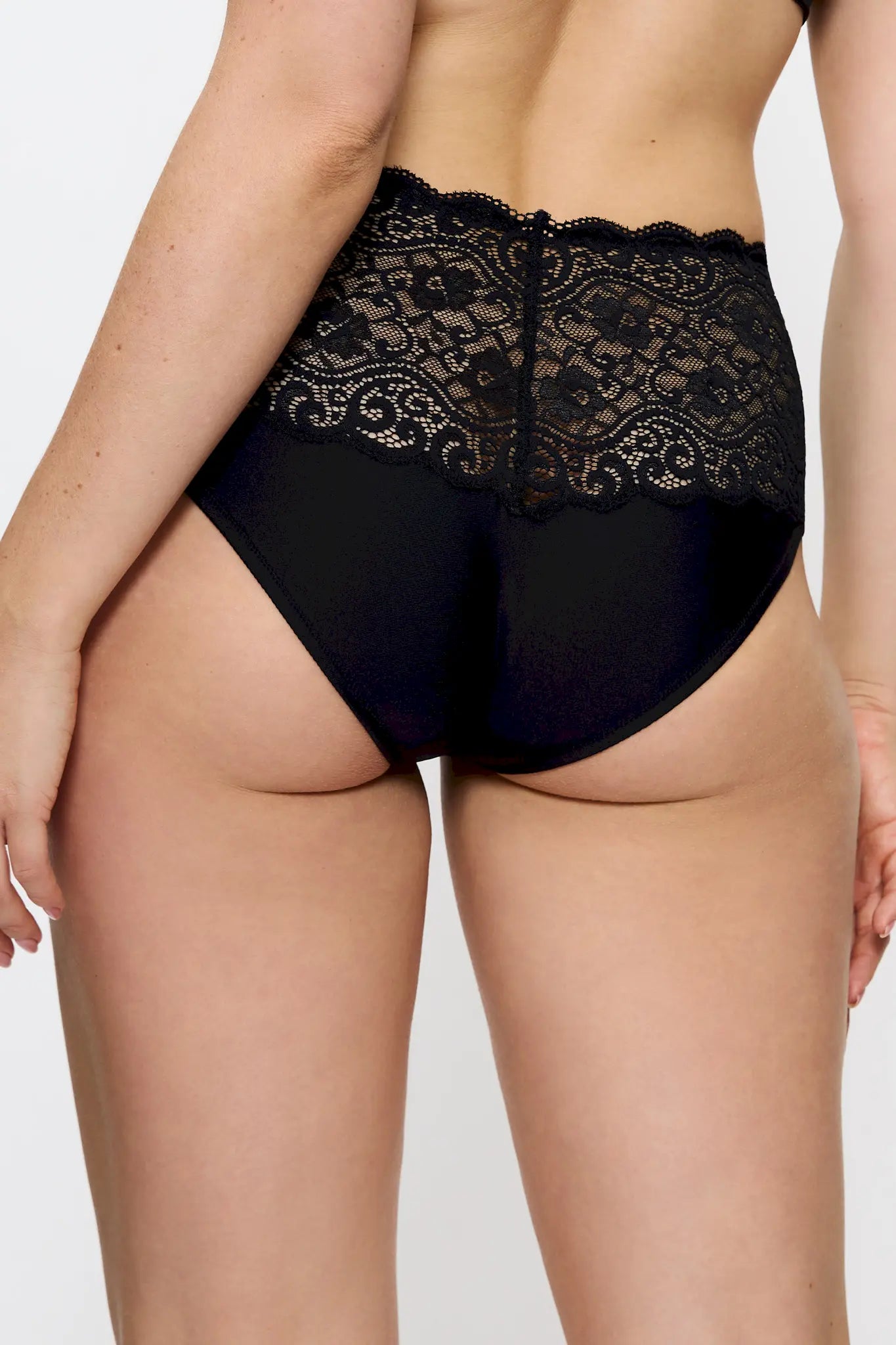 Maxi aus Spitze aus der Dessous-Serie AMOURETTE von der Marke Triumph, Farbe: black, Rückansicht