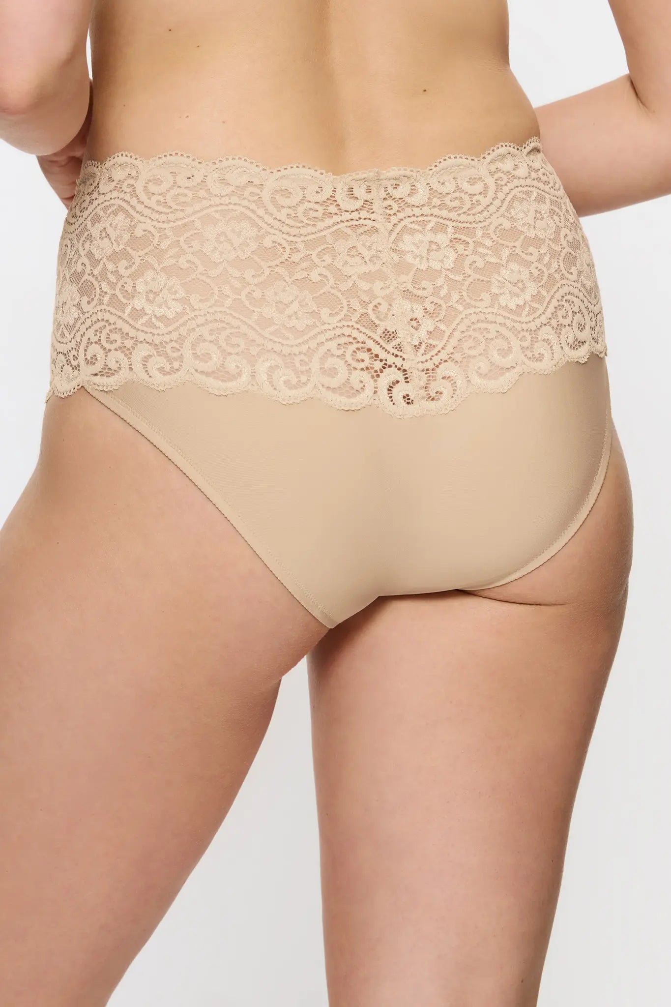 Maxi aus Spitze aus der Dessous-Serie AMOURETTE von der Marke Triumph, Farbe: skin, Rückansicht