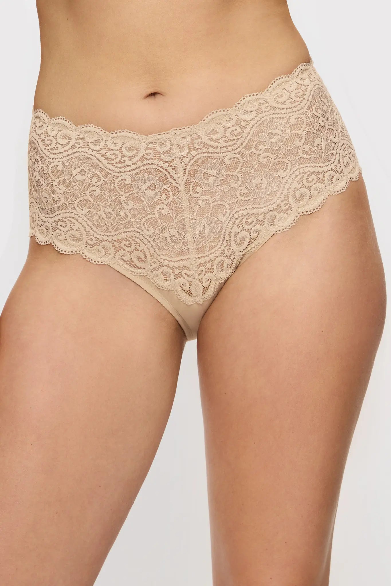 Maxi aus Spitze aus der Dessous-Serie AMOURETTE von der Marke Triumph, Farbe: skin, Vorderansicht