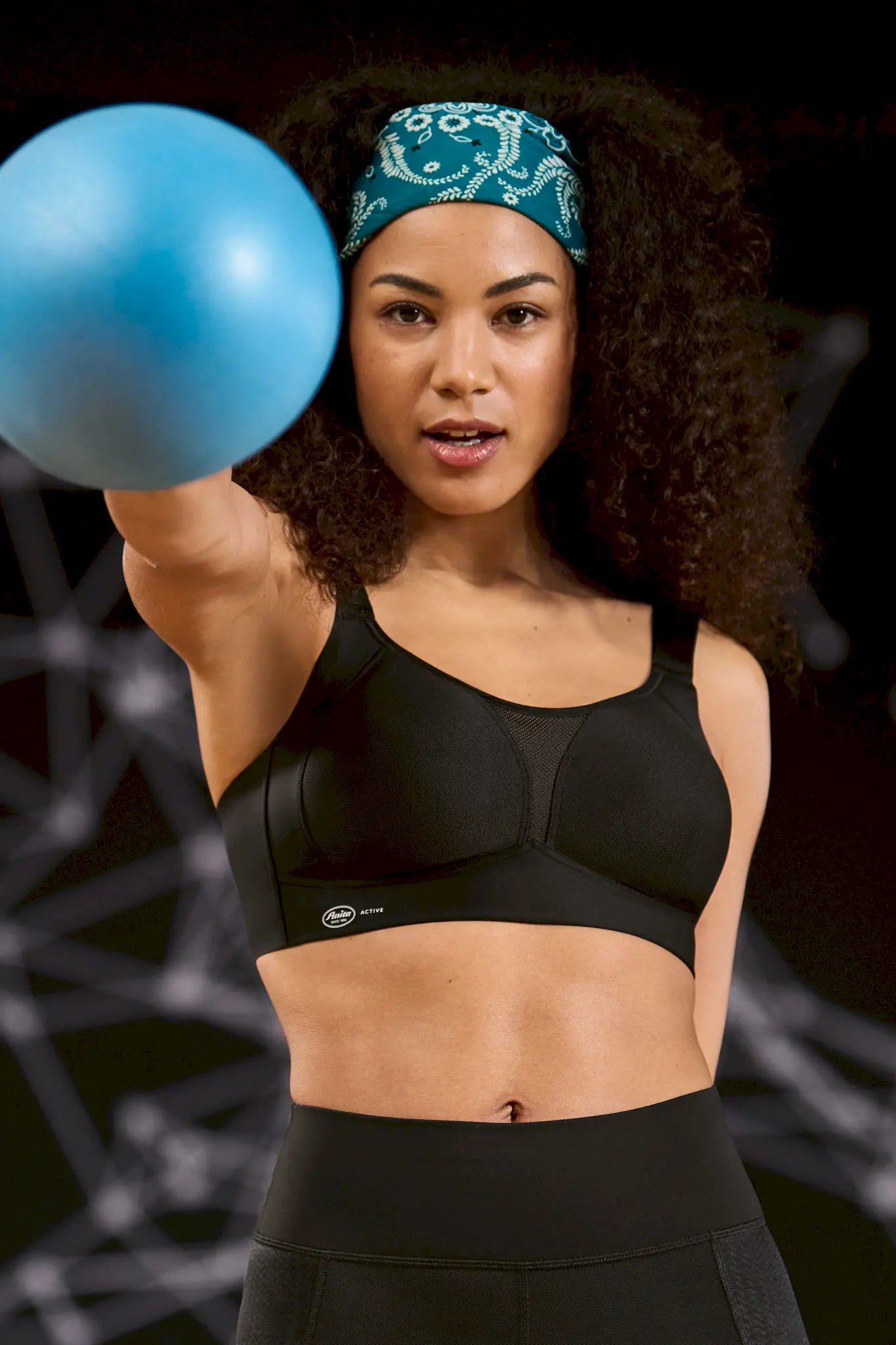 Sport BH aus der Sportwäsche-Serie SMART CONTROL von der Marke Anita active, Farbe: schwarz, Seitenansicht
