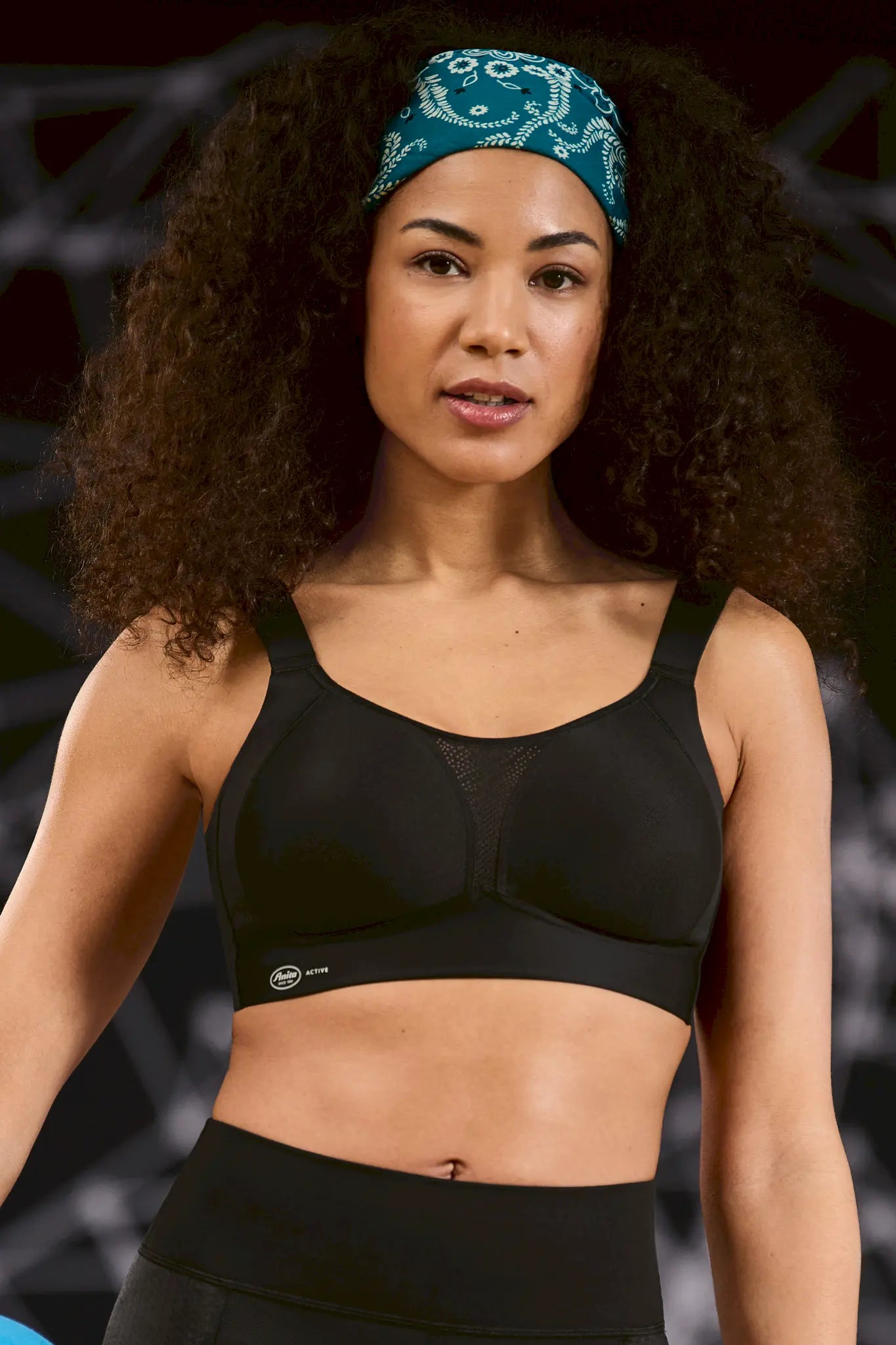 Sport BH aus der Sportwäsche-Serie SMART CONTROL von der Marke Anita active, Farbe: schwarz, Vorderansicht