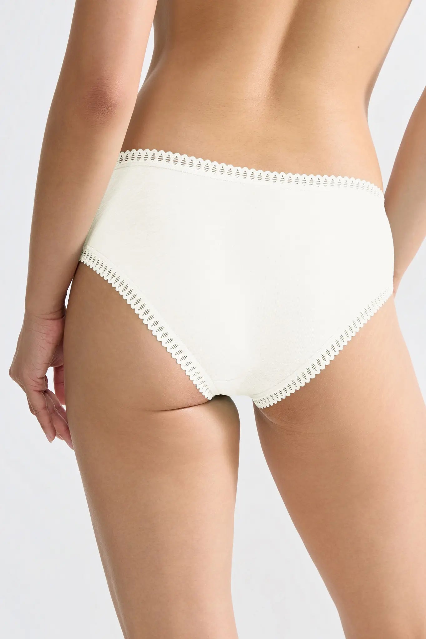 Hipster aus der Unterwäsche-Serie GO CRUSH von der Marke Sloggi, Farbe: silk white, Rückansicht