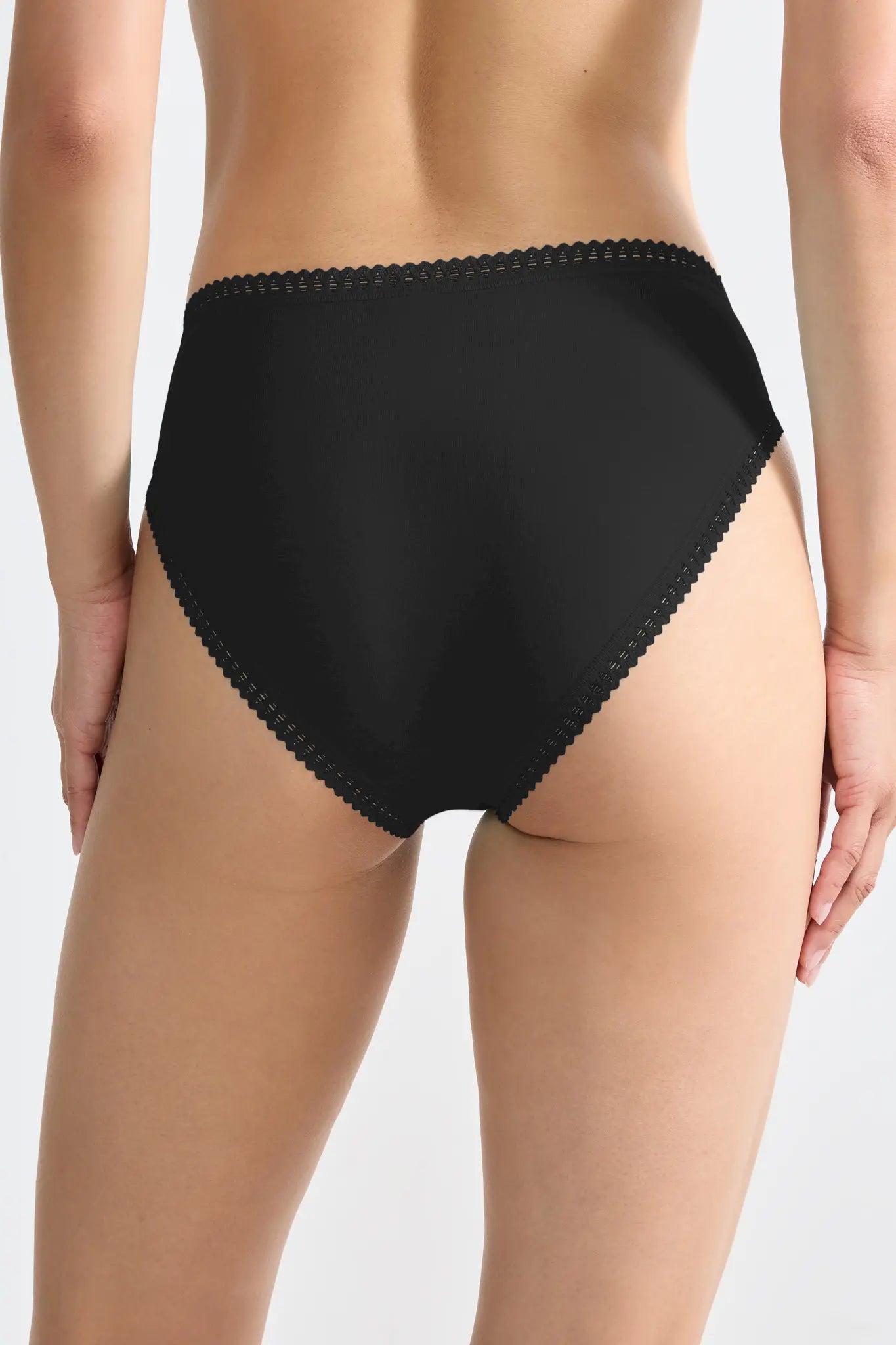 High Leg Slip aus der Unterwäsche-Serie GO CRUSH von der Marke Sloggi, Farbe: black, Rückansicht